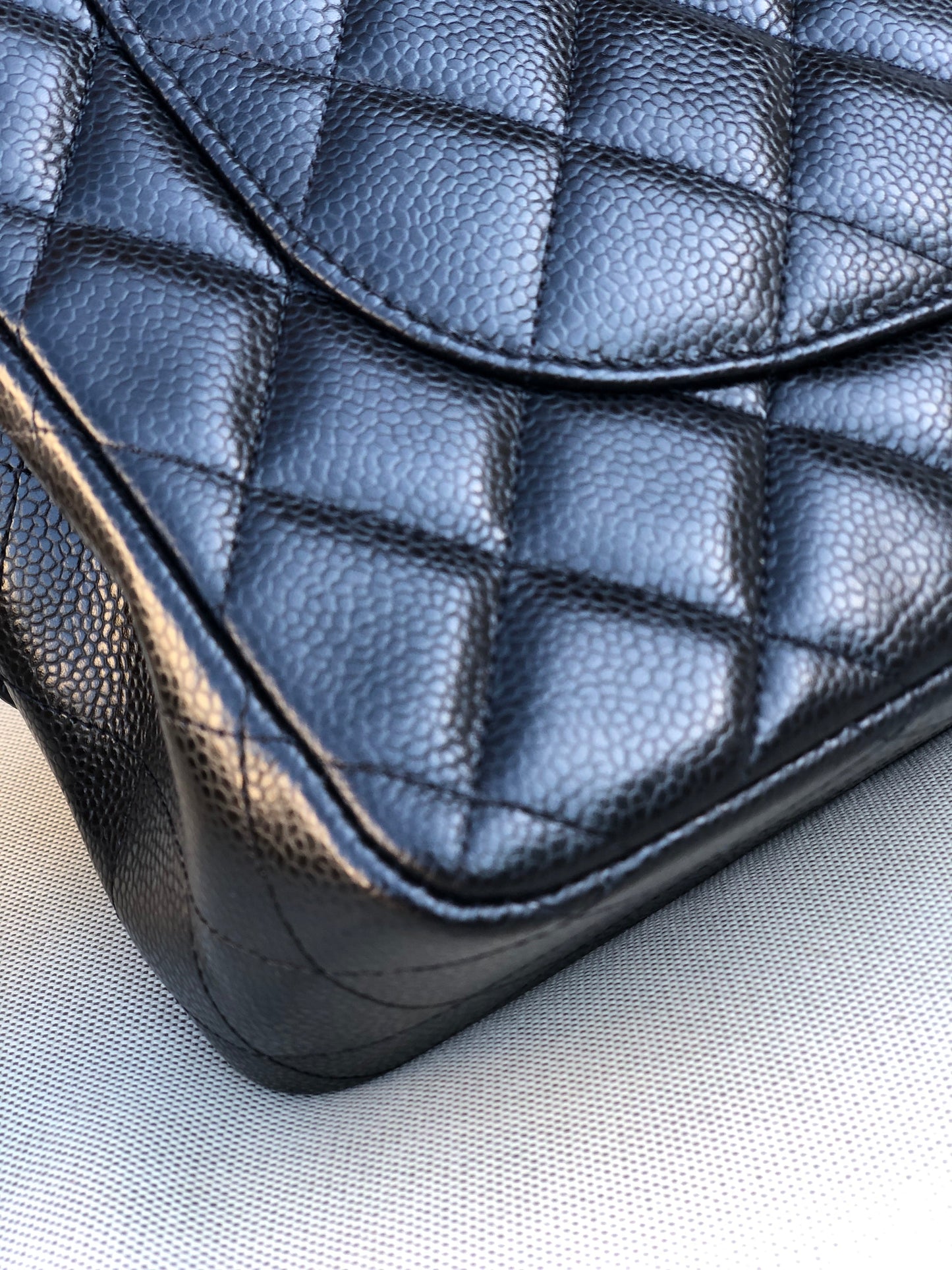 Chanel sac à bandoulière timeless / classique jumbo noir cuir caviar - Soline