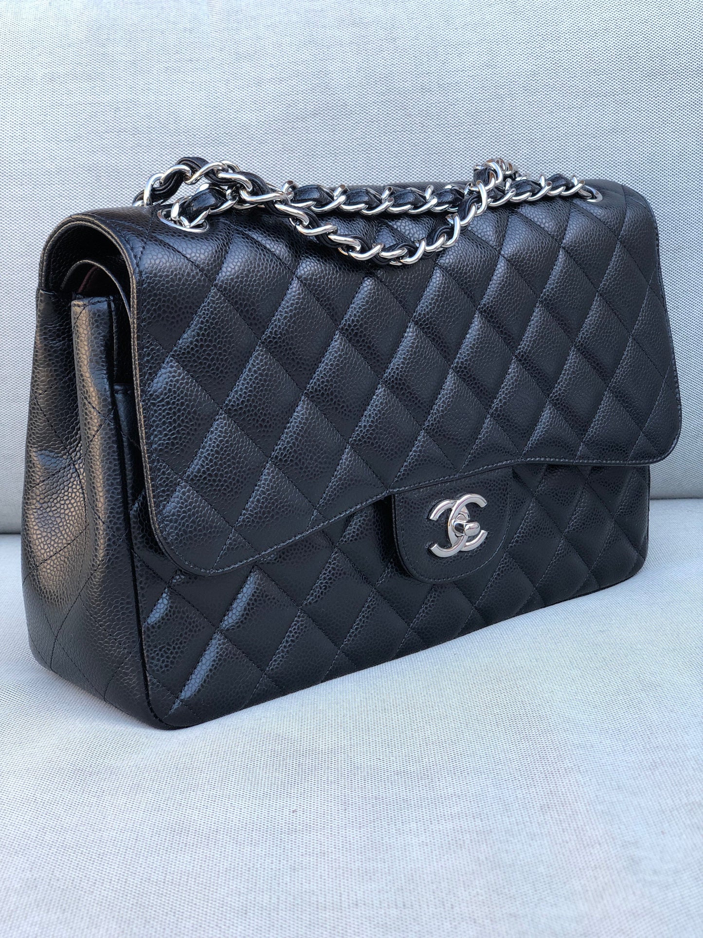 Chanel sac à bandoulière timeless / classique jumbo noir cuir caviar - Soline