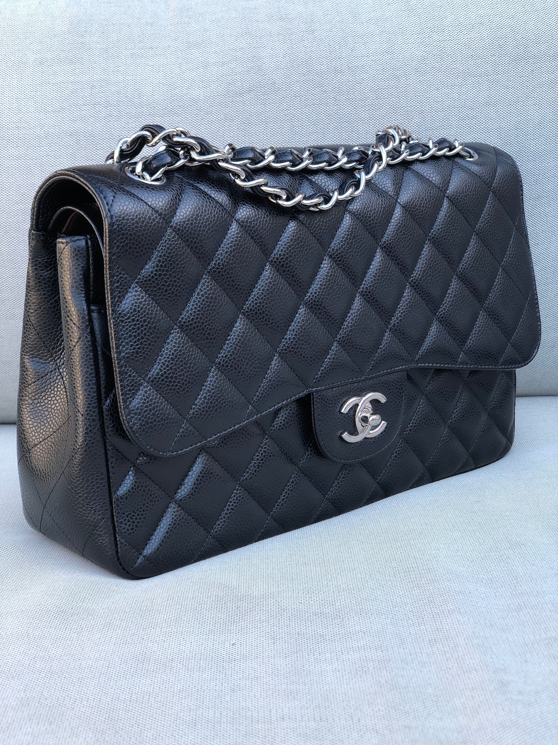 Chanel sac à bandoulière timeless / classique jumbo noir cuir caviar - Soline