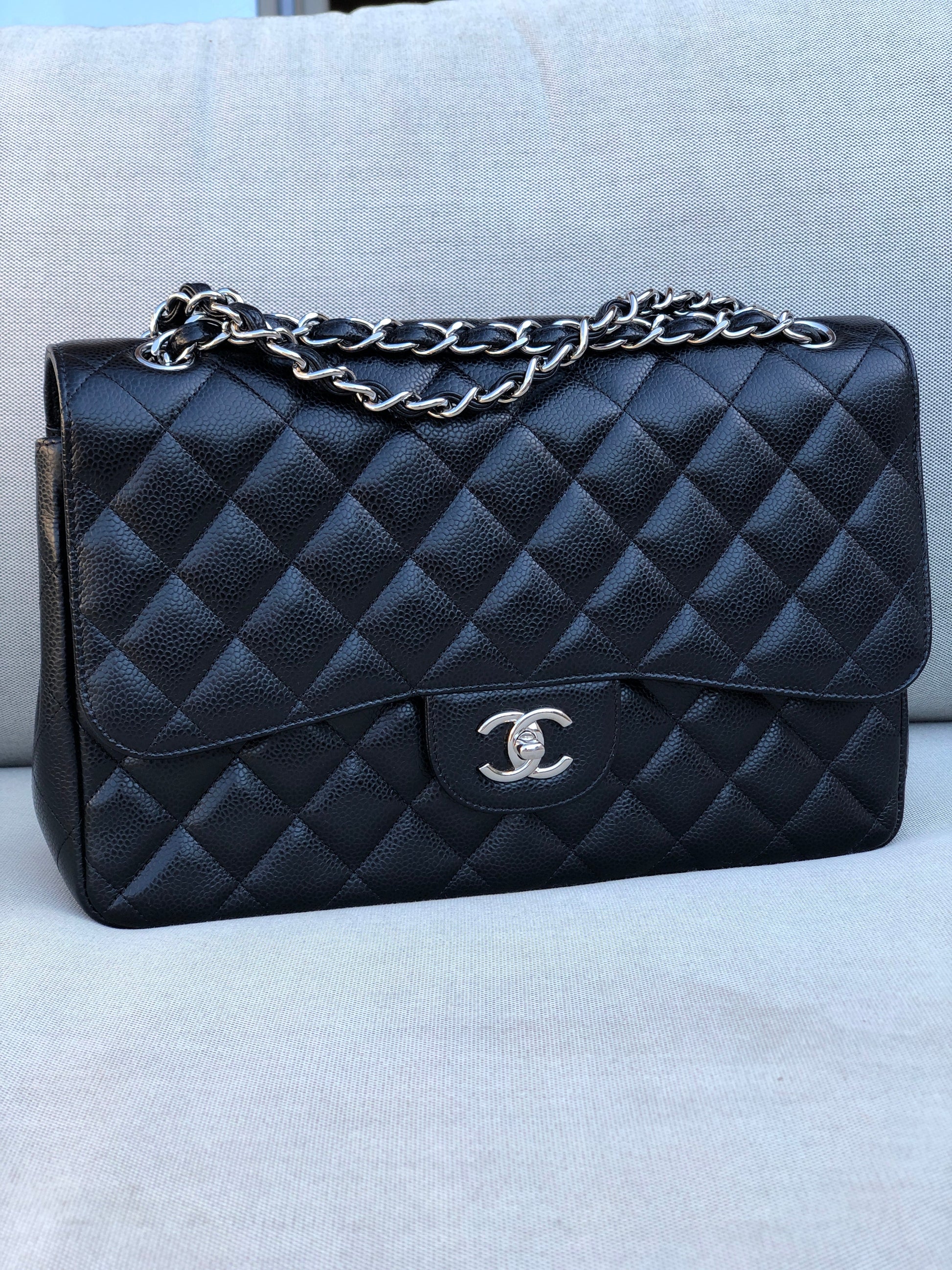 Chanel sac à bandoulière timeless / classique jumbo noir cuir caviar - Soline