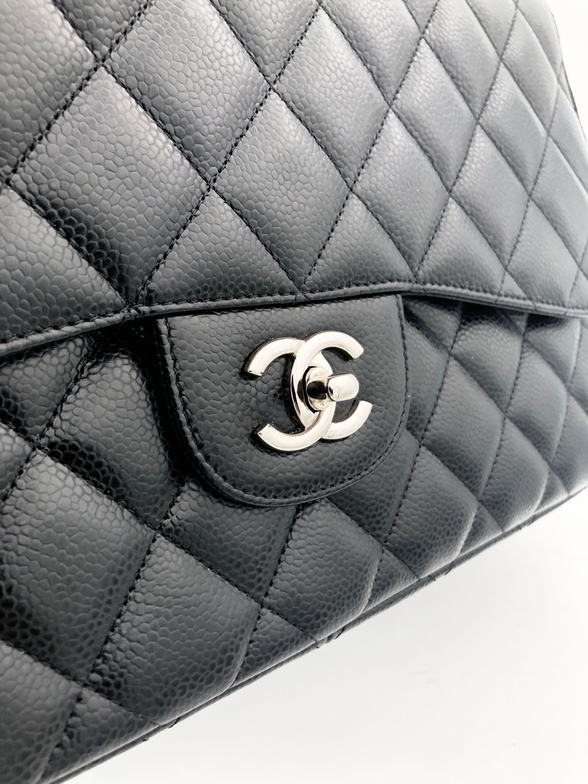 Chanel sac à bandoulière timeless / classique jumbo noir cuir caviar - Soline