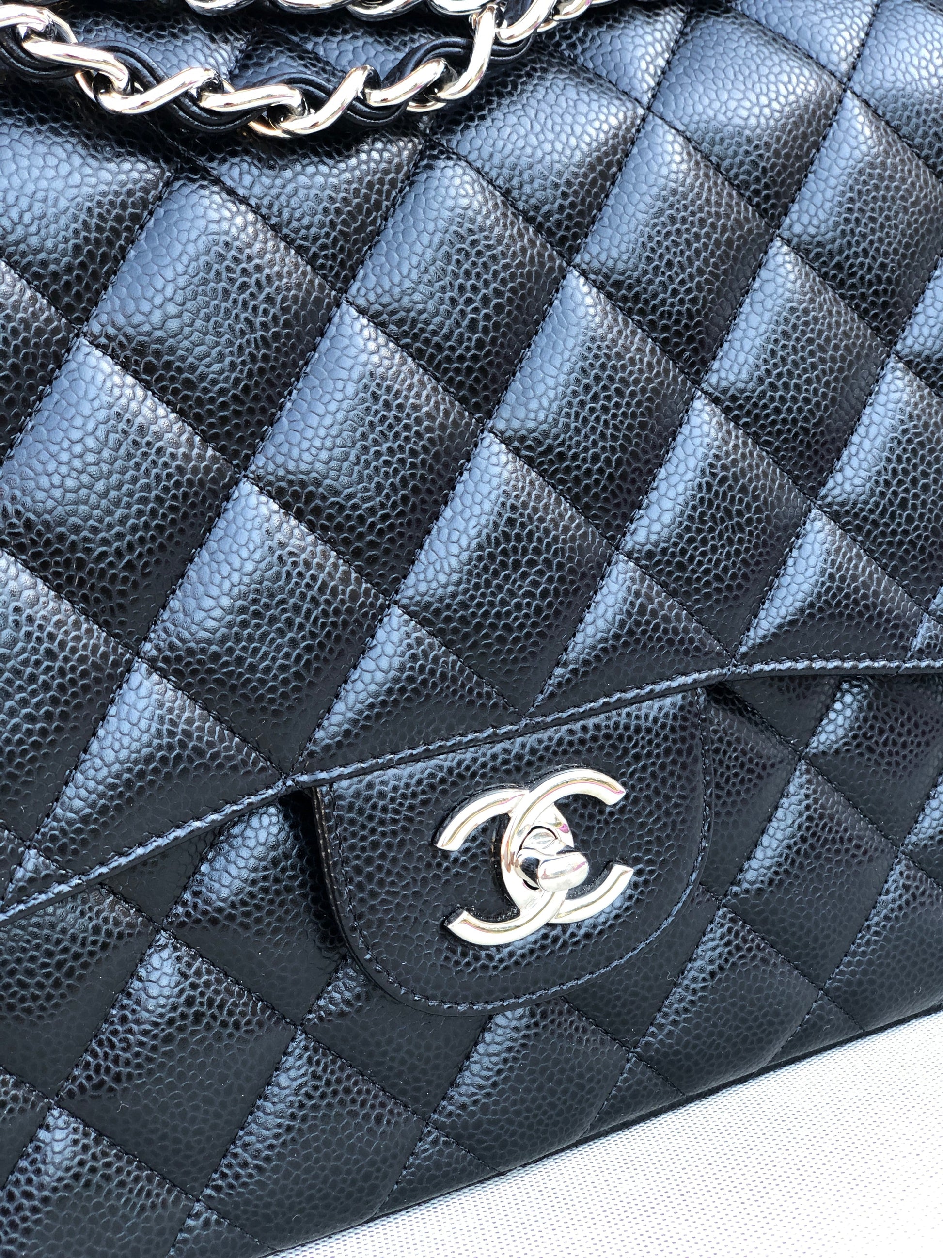 Chanel sac à bandoulière timeless / classique jumbo noir cuir caviar - Soline