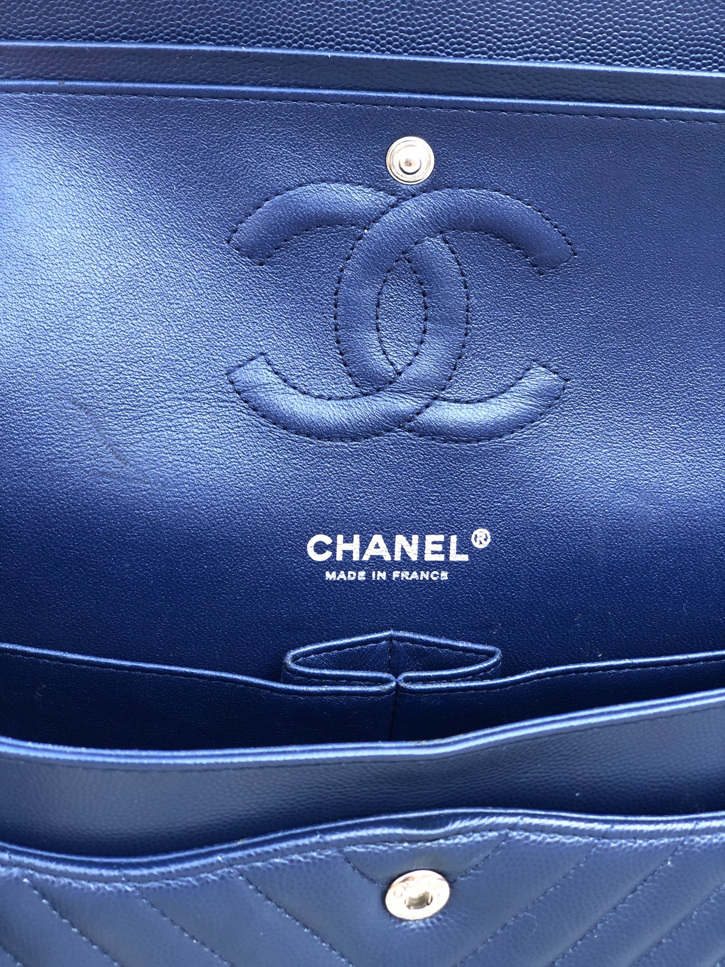 Chanel sac à main timeless / classique chevron cuir grainé bleu. - Soline