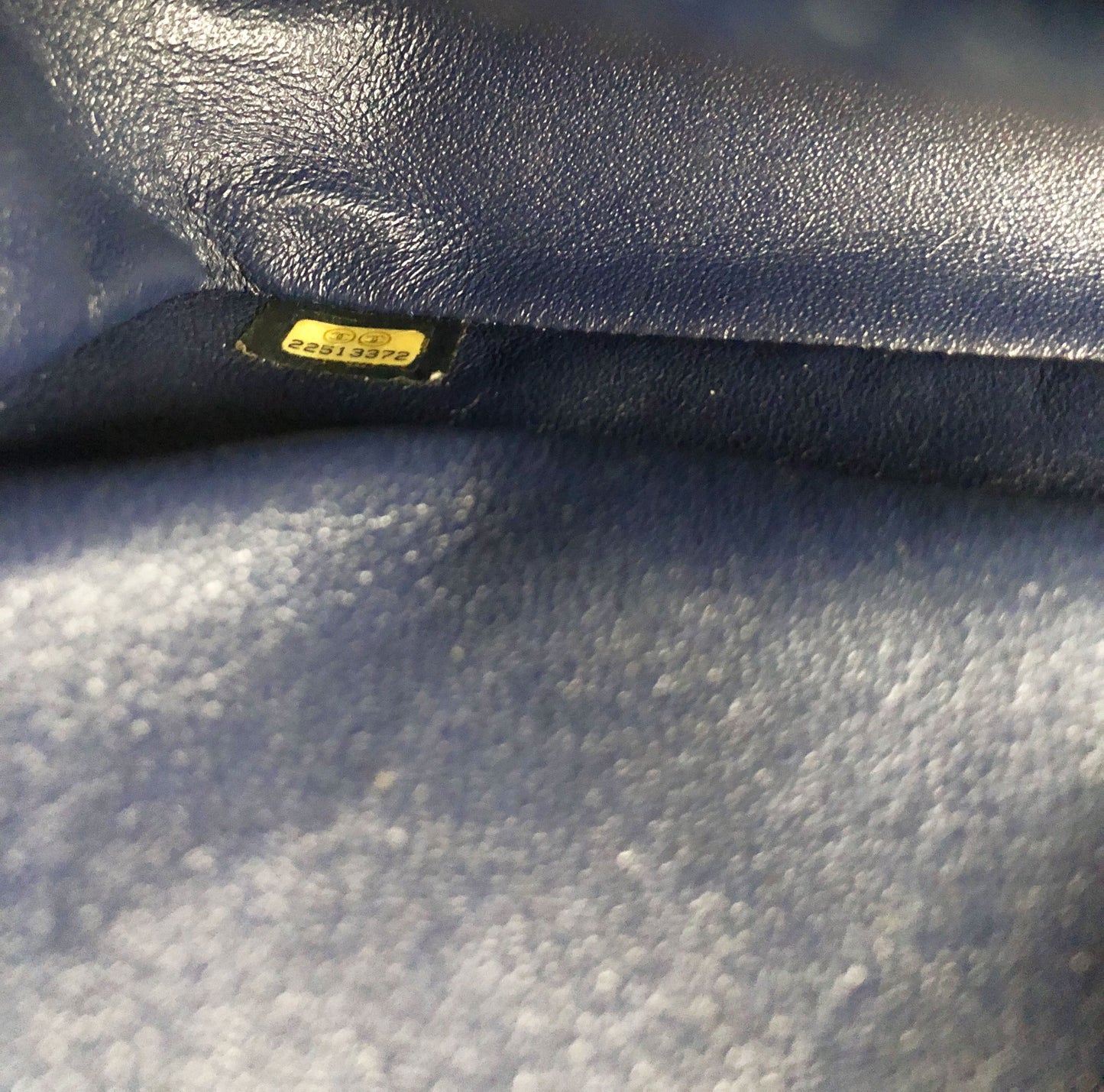 Chanel sac à main timeless / classique chevron cuir grainé bleu nuit. - Soline