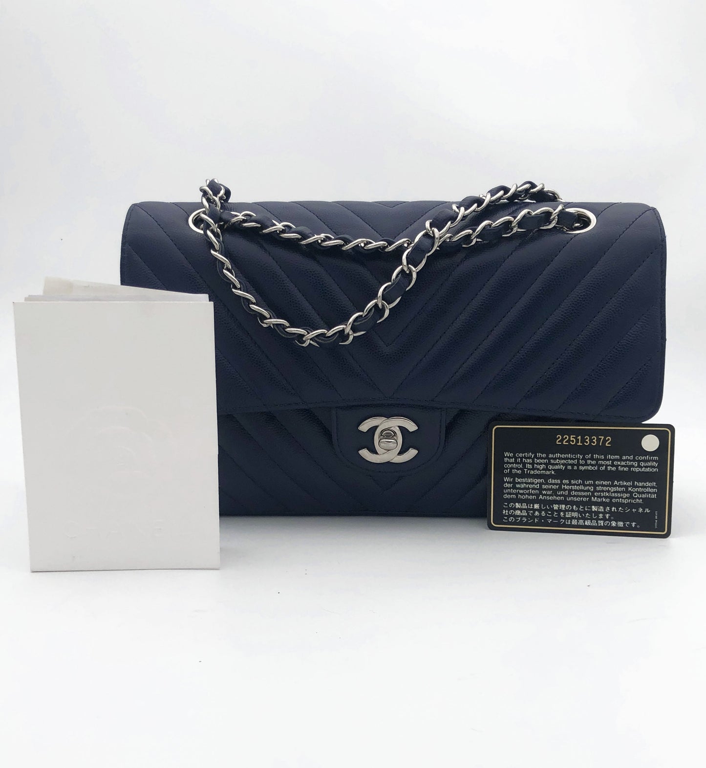 Chanel sac à main timeless / classique chevron cuir grainé bleu nuit. - Soline