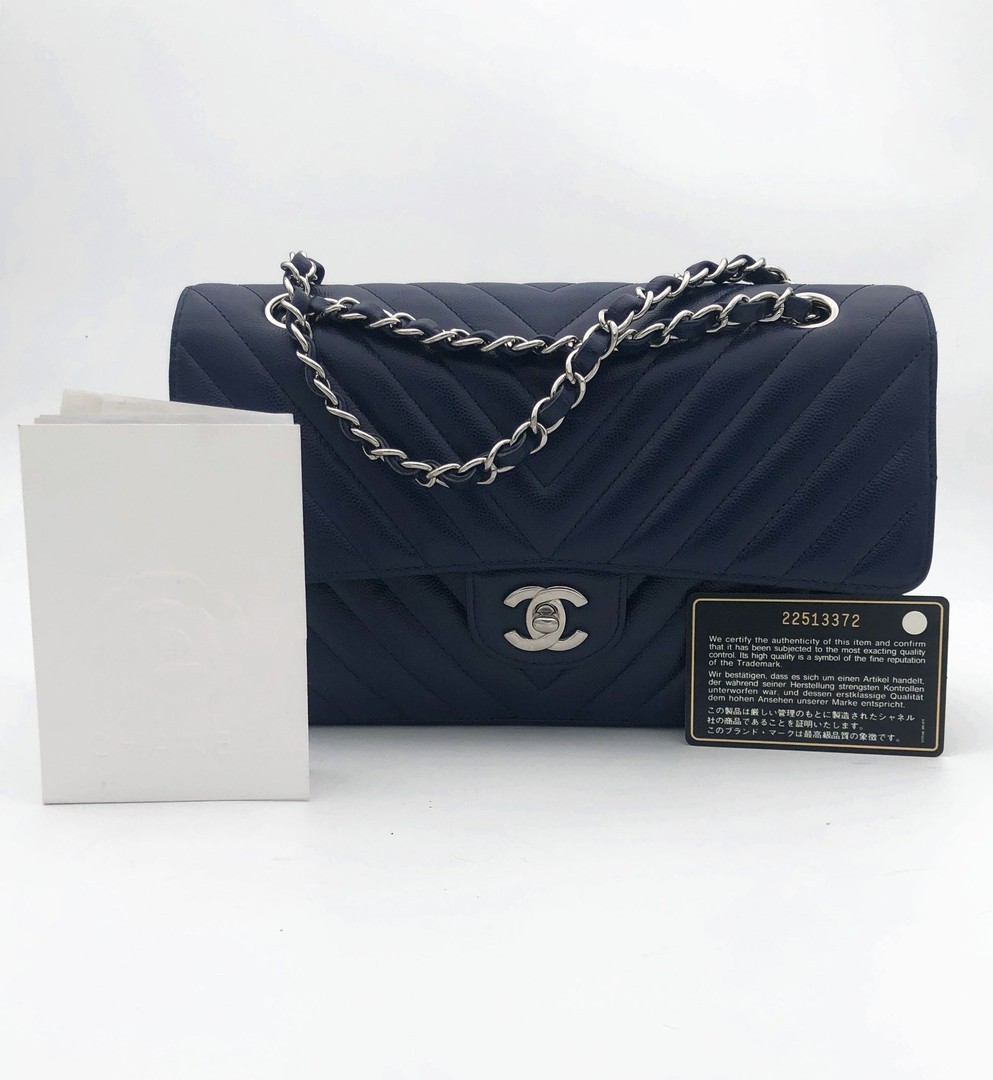 Chanel sac à main timeless / classique chevron cuir grainé bleu nuit. - Soline