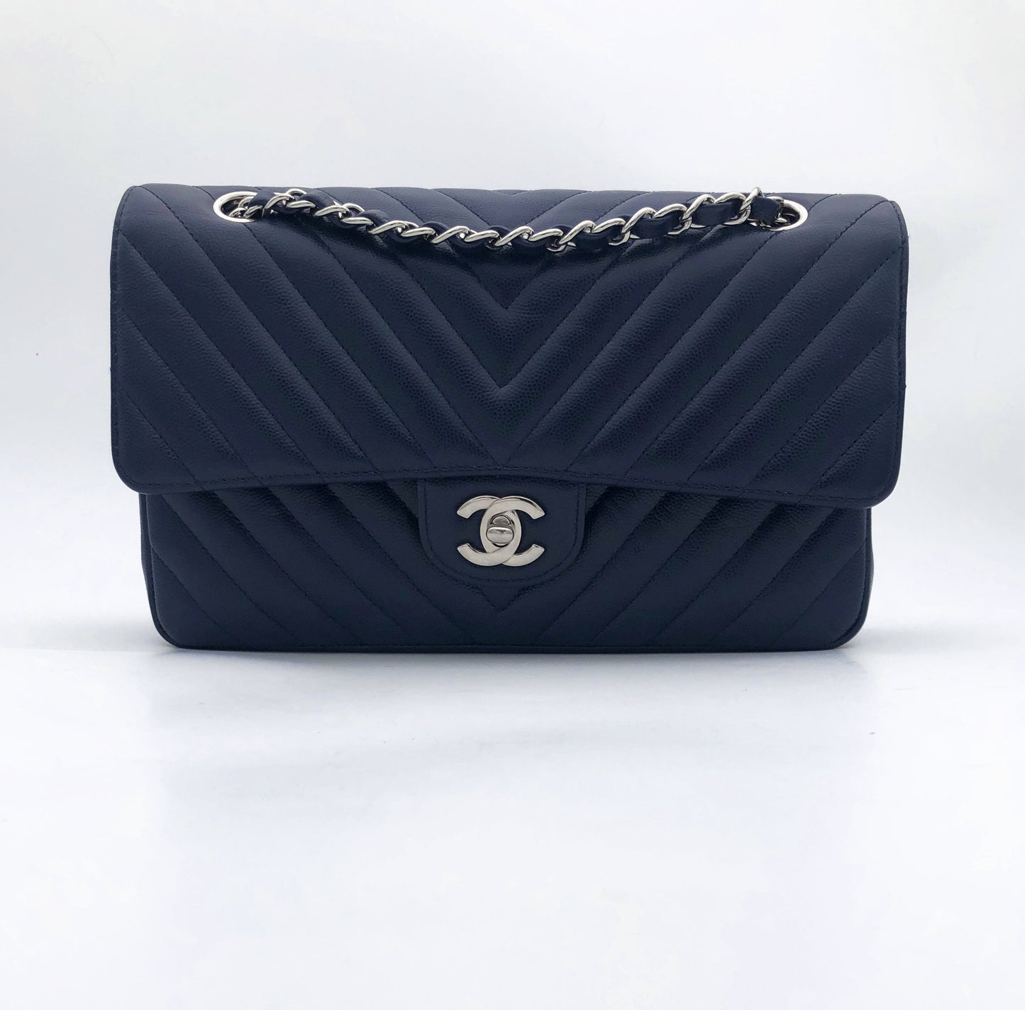 Chanel sac à main timeless / classique chevron cuir grainé bleu nuit. - Soline