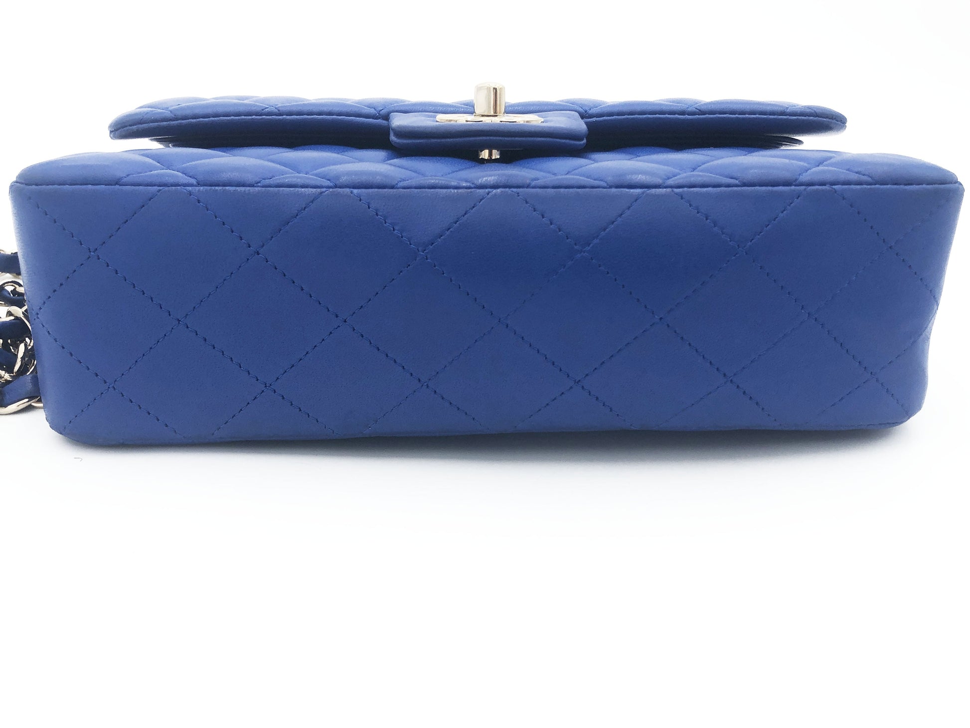 Chanel sac à main timeless / classique en cuir lisse bleu électrique - Soline