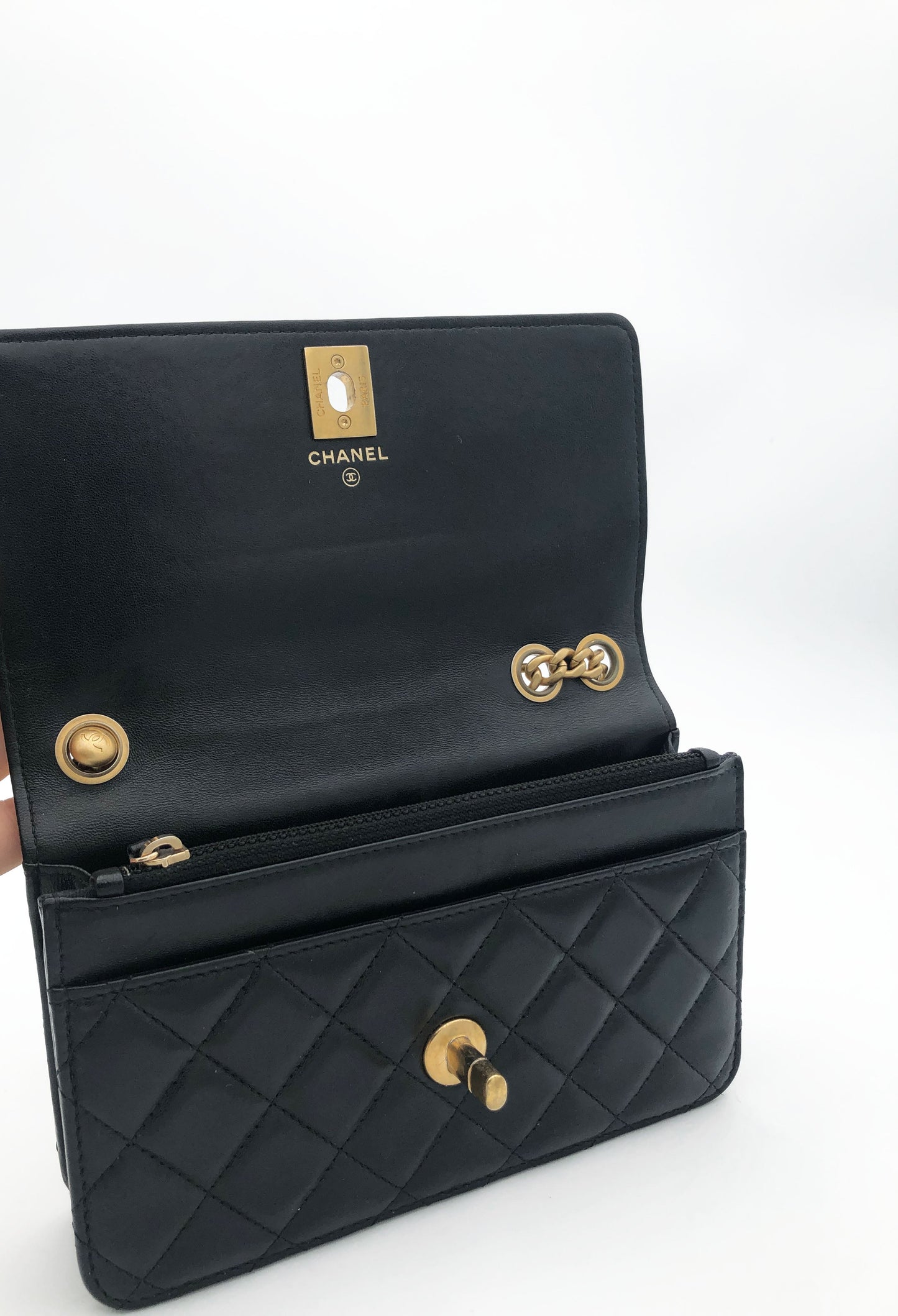 Chanel Sac bandoulière Pearl Crush wallet on chain cuir noir - Soline