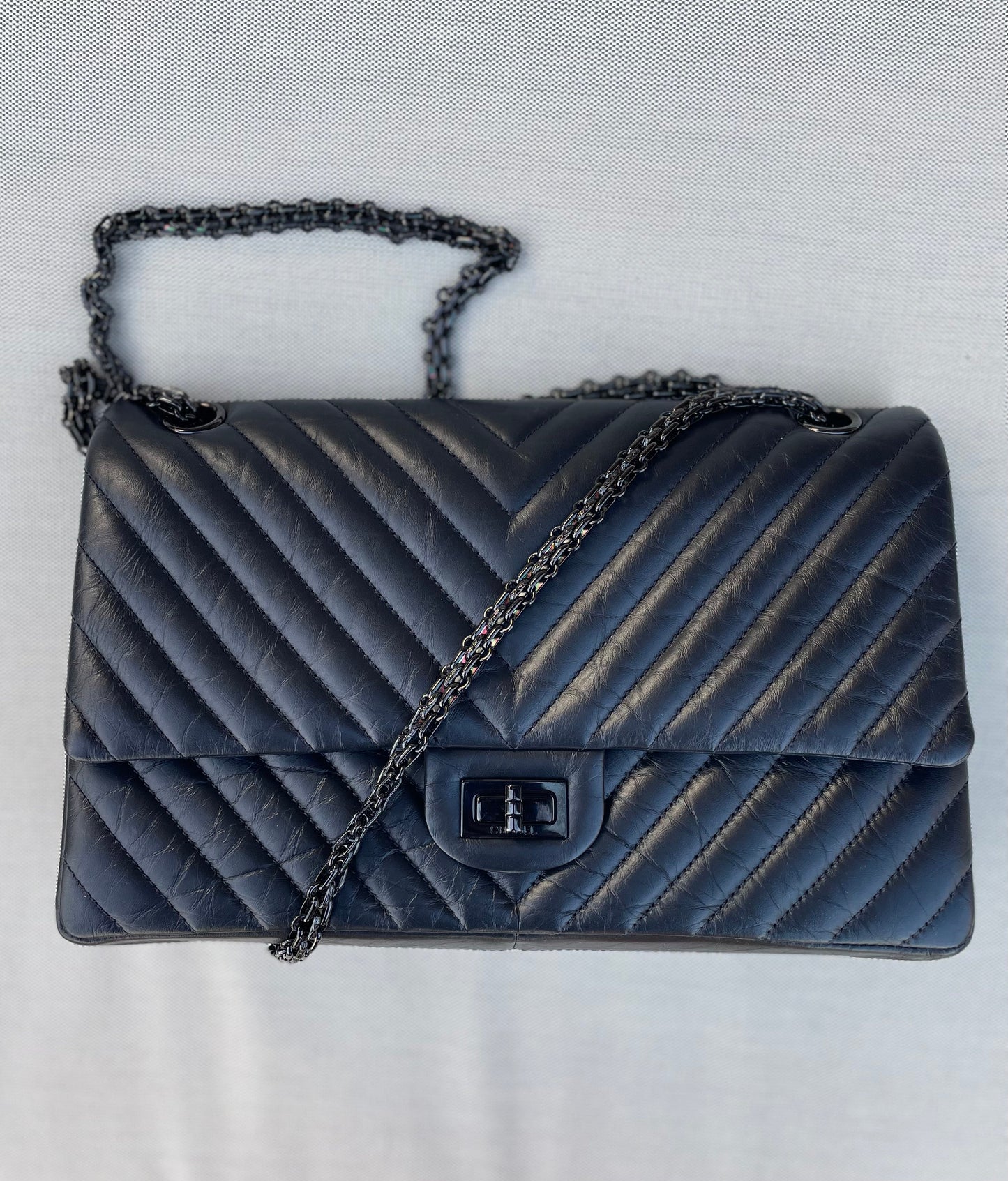 Grand Sac 2.55 Chanel So Black Chevron à double rabat - Soline