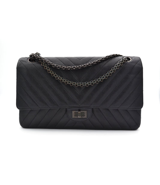 Grand Sac 2.55 Chanel So Black en cuir de veau Chevron à double rabat - Soline