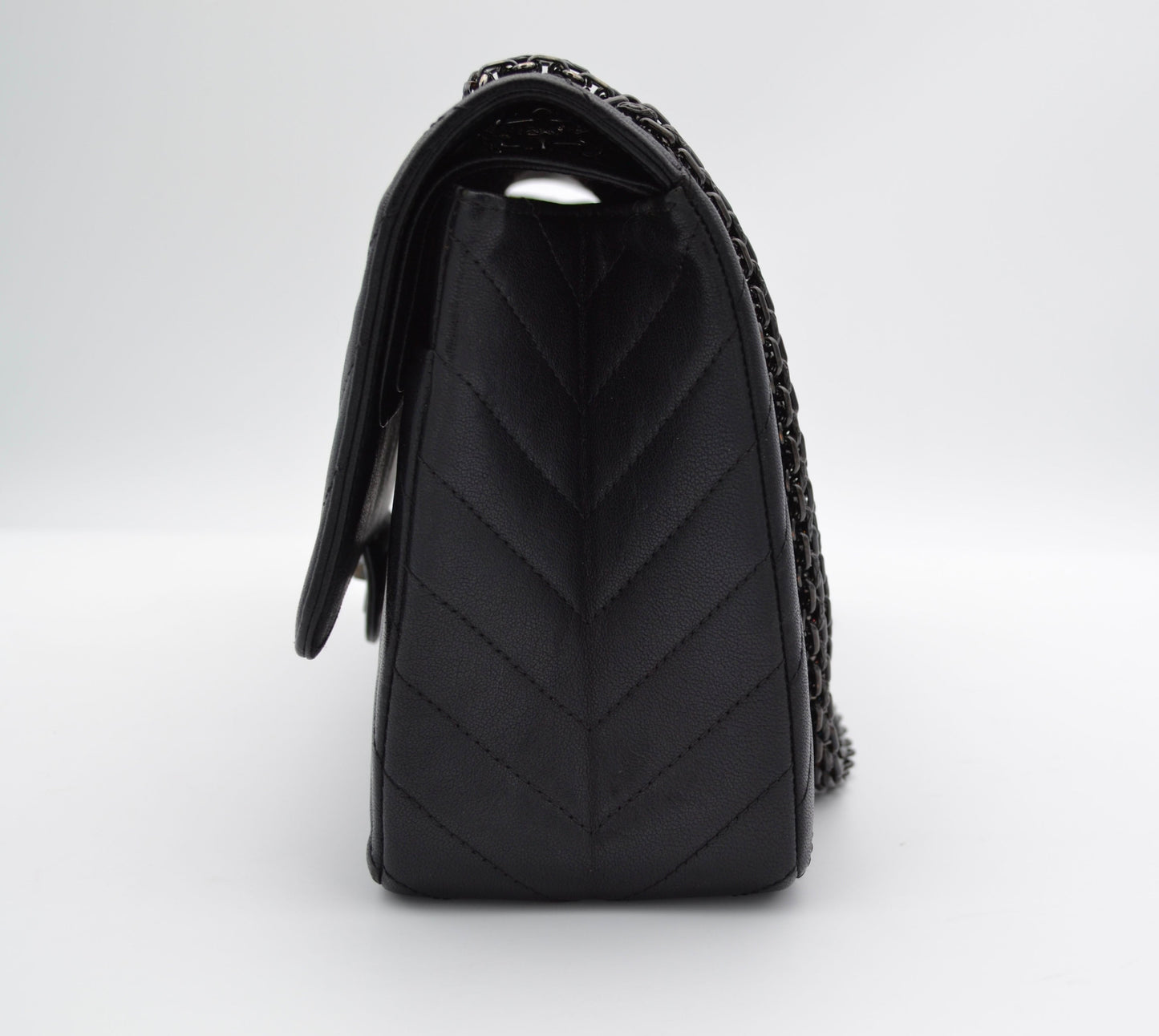 Grand Sac 2.55 Chanel So Black en cuir de veau Chevron à double rabat - Soline