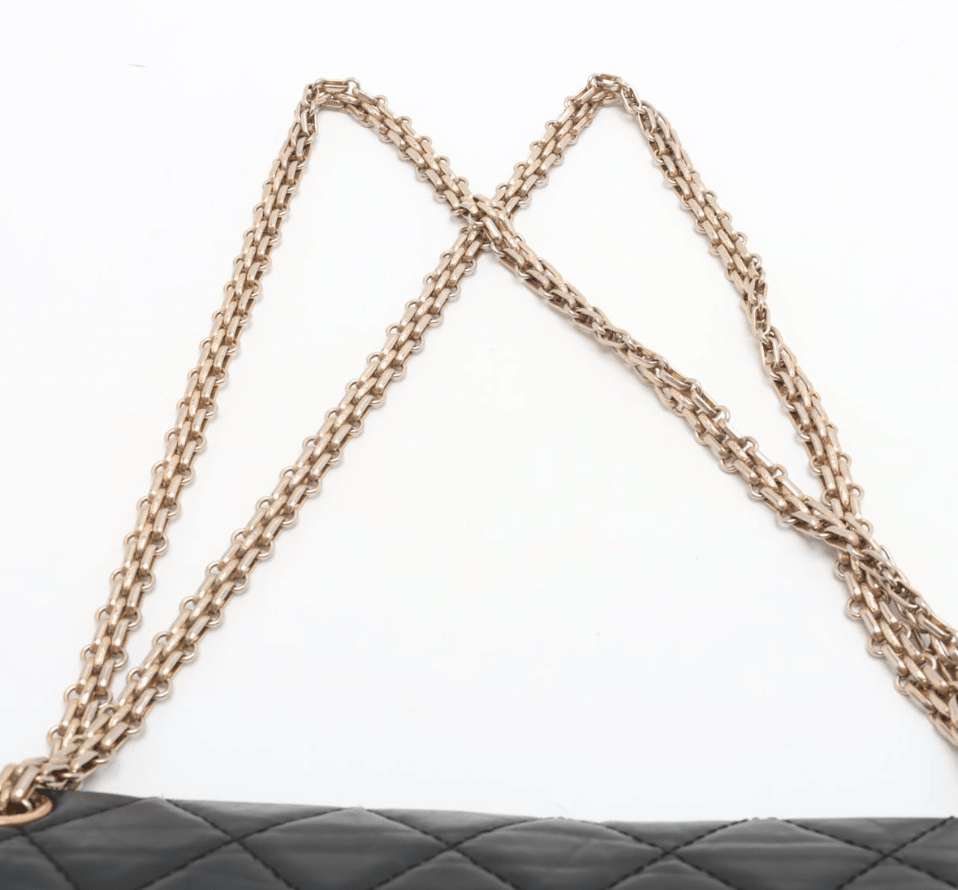 Grand Sac à main Chanel 2.55 Reissue en cuir de veau vieilli noir - Soline