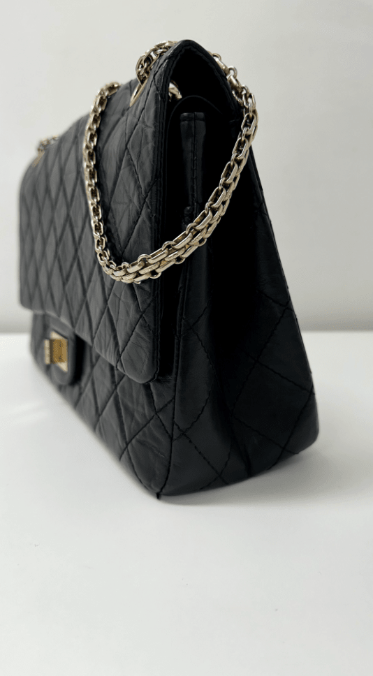 Grand Sac à main Chanel 2.55 Reissue en cuir de veau vieilli noir - Soline