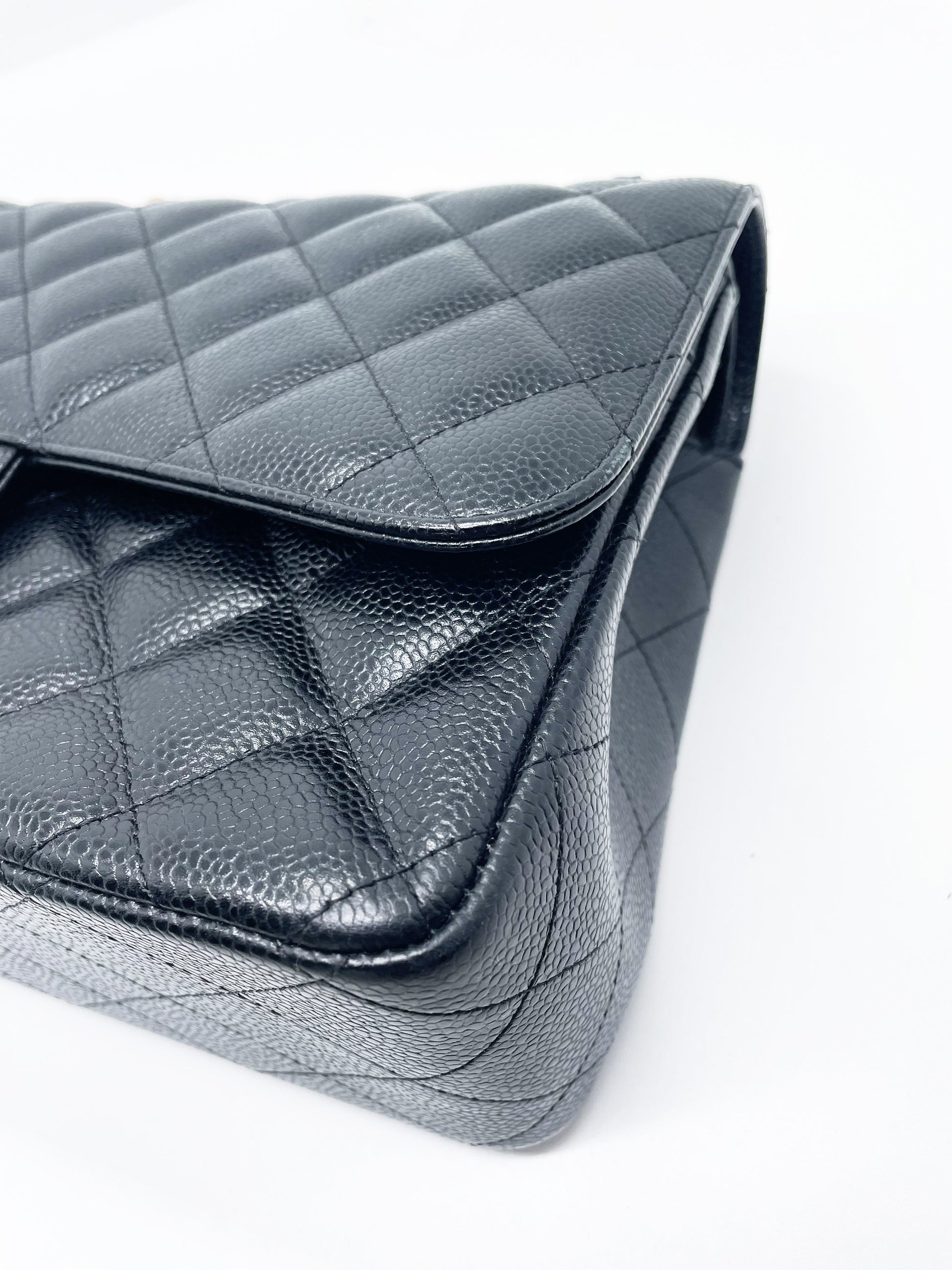 Grand Sac Classique Chanel Veau grainé et métal doré Noir - Soline