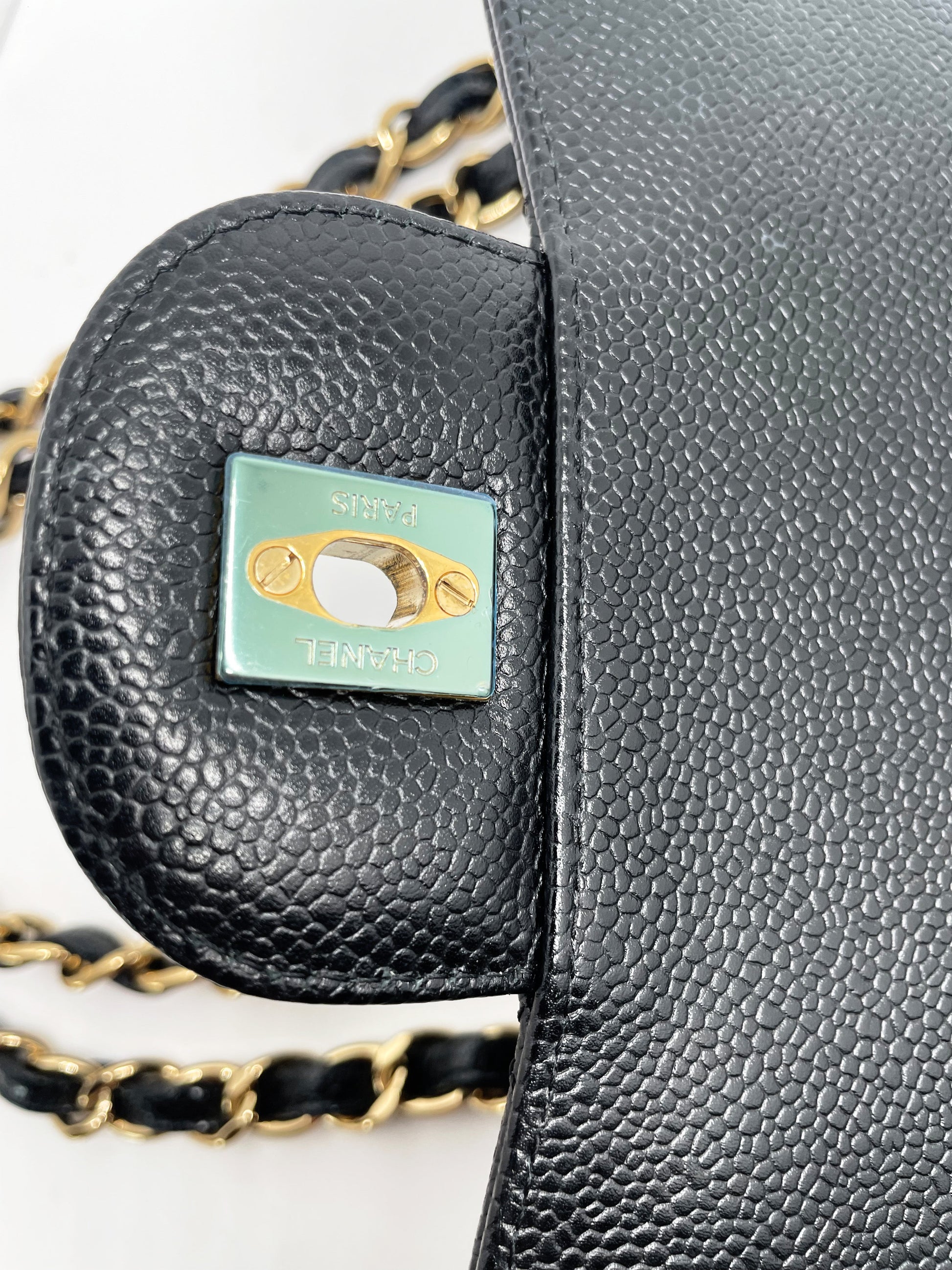 Grand Sac Classique Chanel Veau grainé et métal doré Noir - Soline