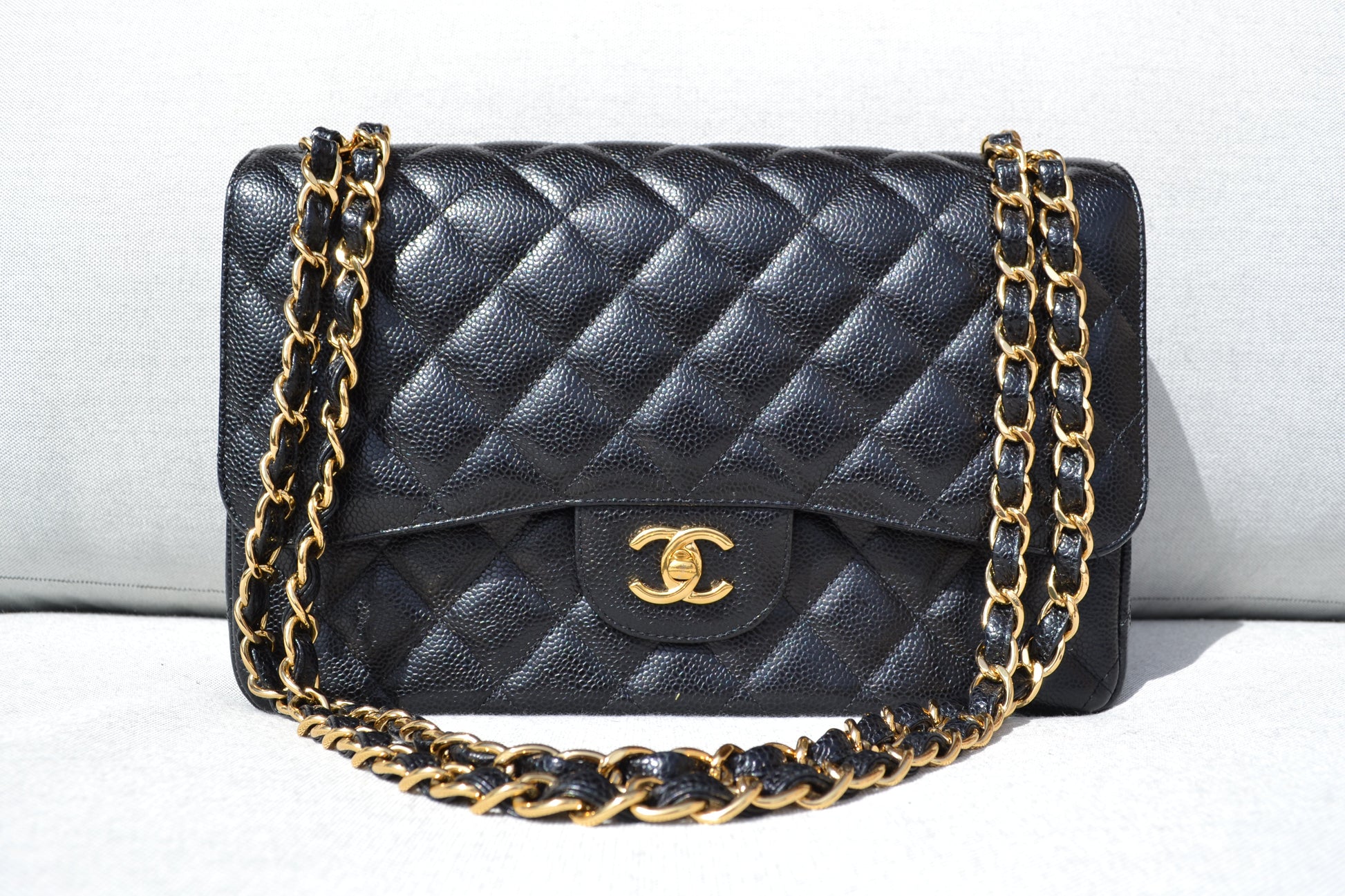 Grand Sac Classique Chanel Veau grainé et métal doré Noir - Soline