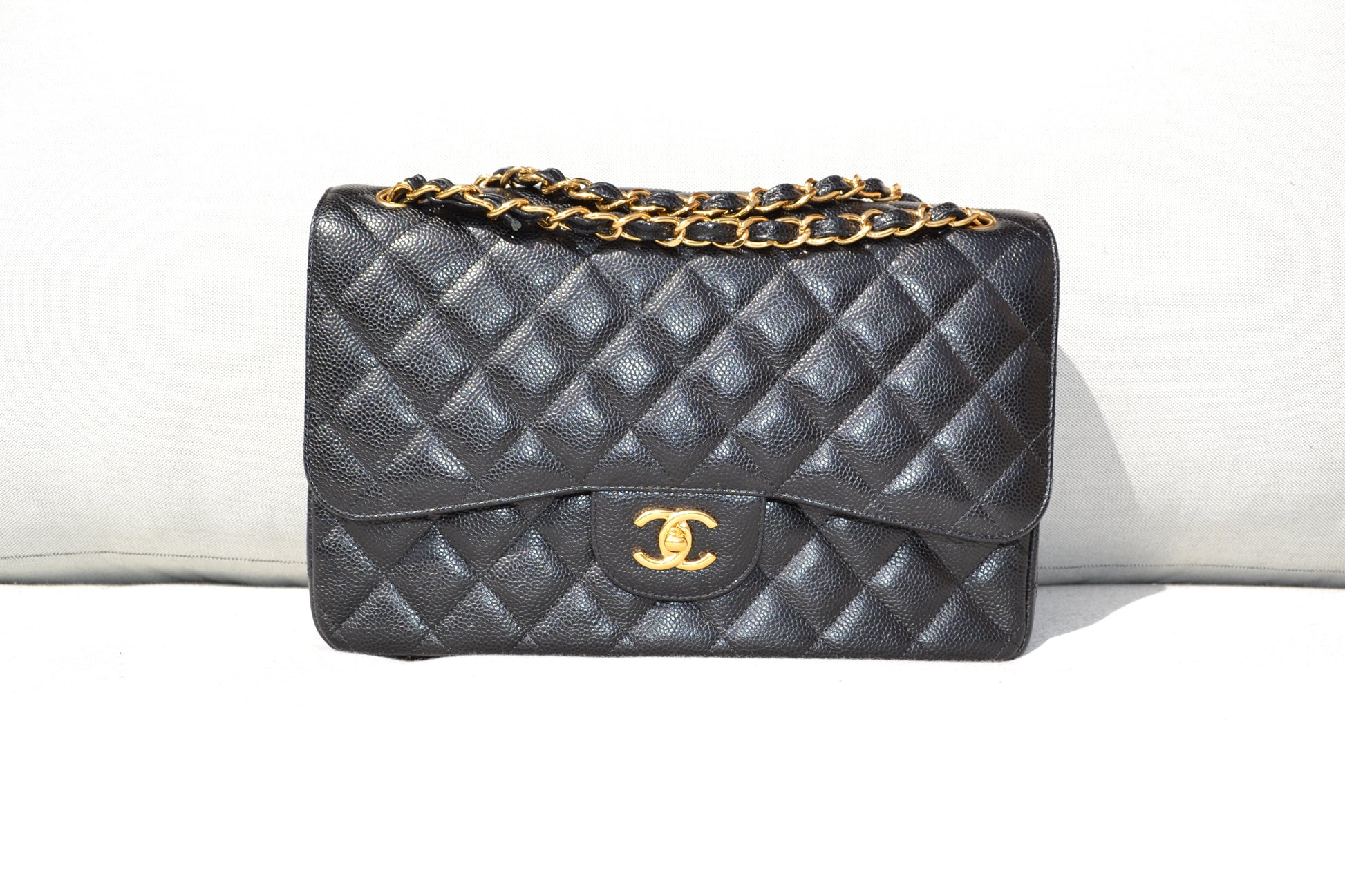 Grand Sac Classique Chanel Veau grainé et métal doré Noir - Soline