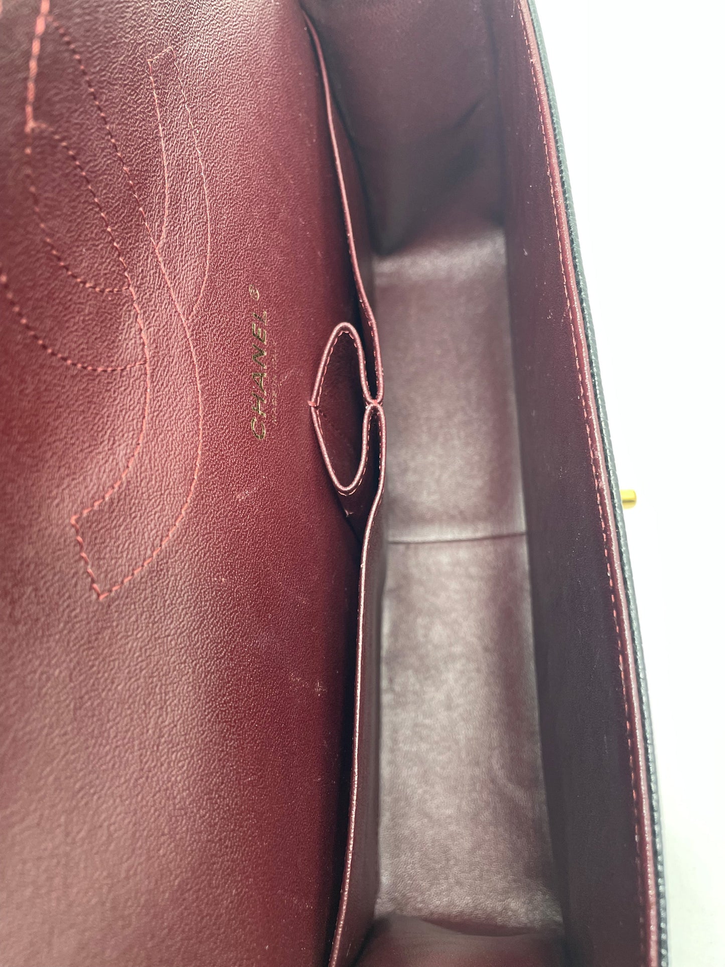 Grand Sac Classique Chanel Veau grainé et métal doré Noir - Soline