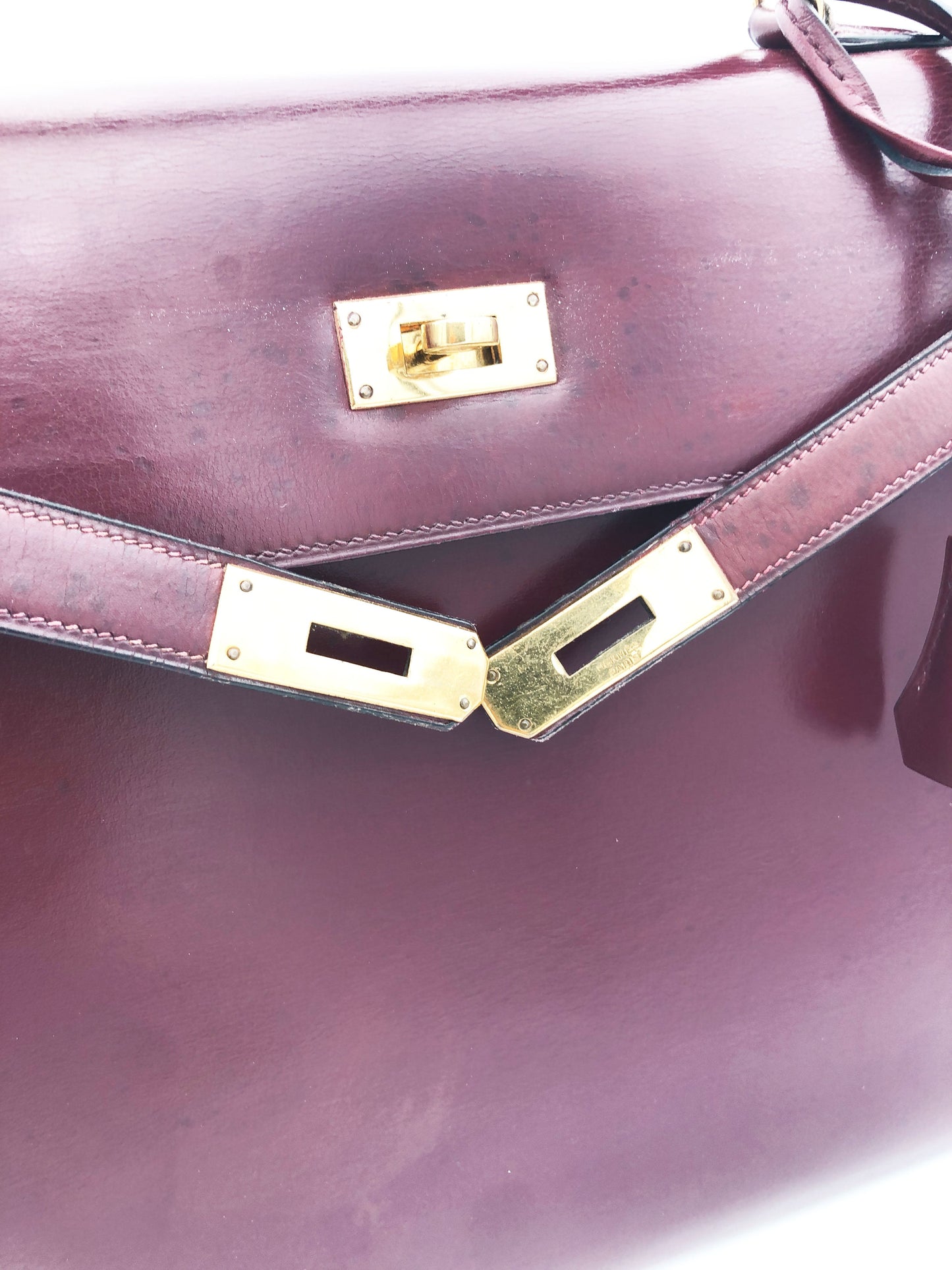 Hermès Sac Kelly 32 en cuir de box bordeaux sellier - Soline