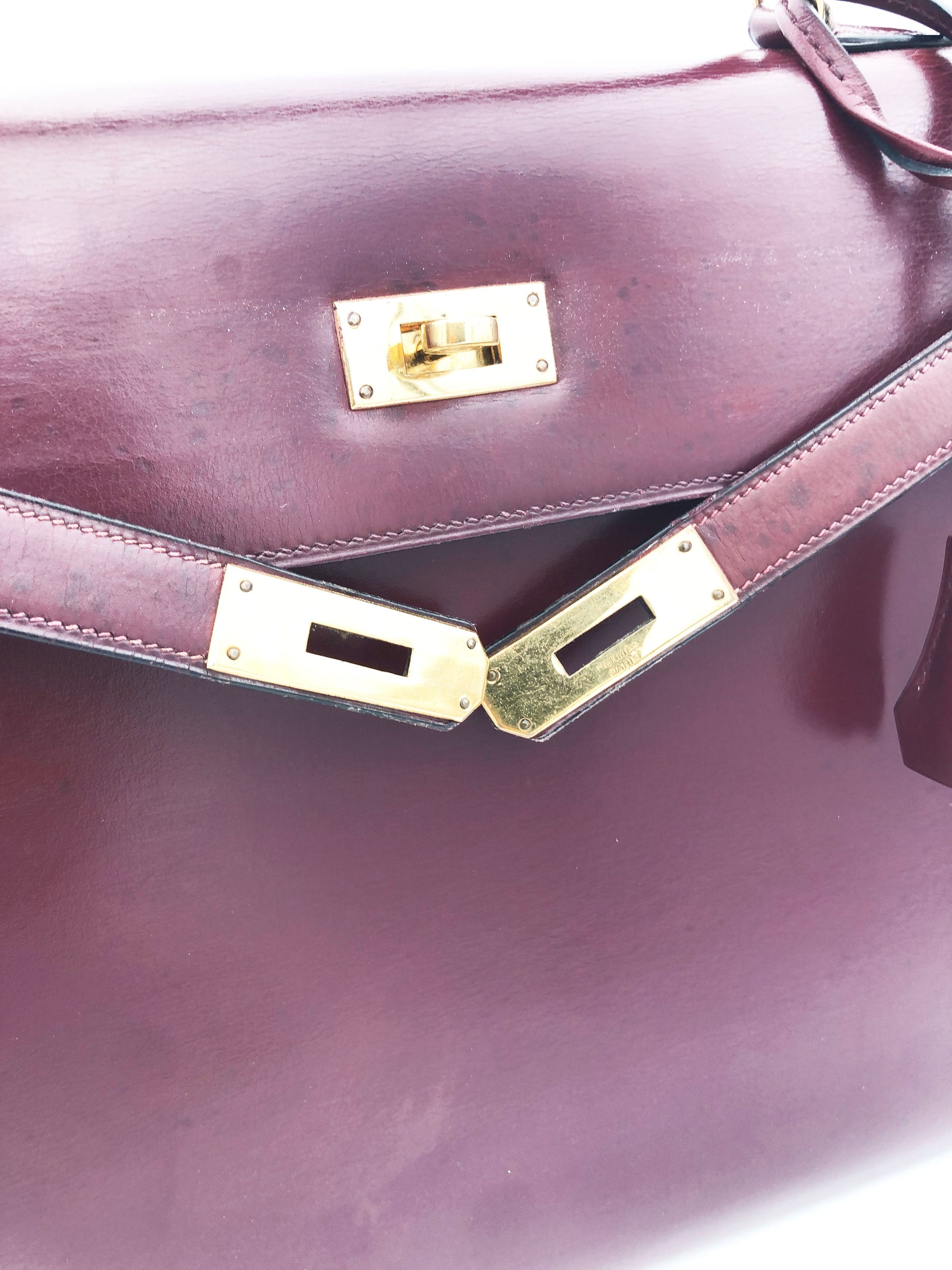 Hermès Sac Kelly 32 en cuir de box bordeaux sellier - Soline