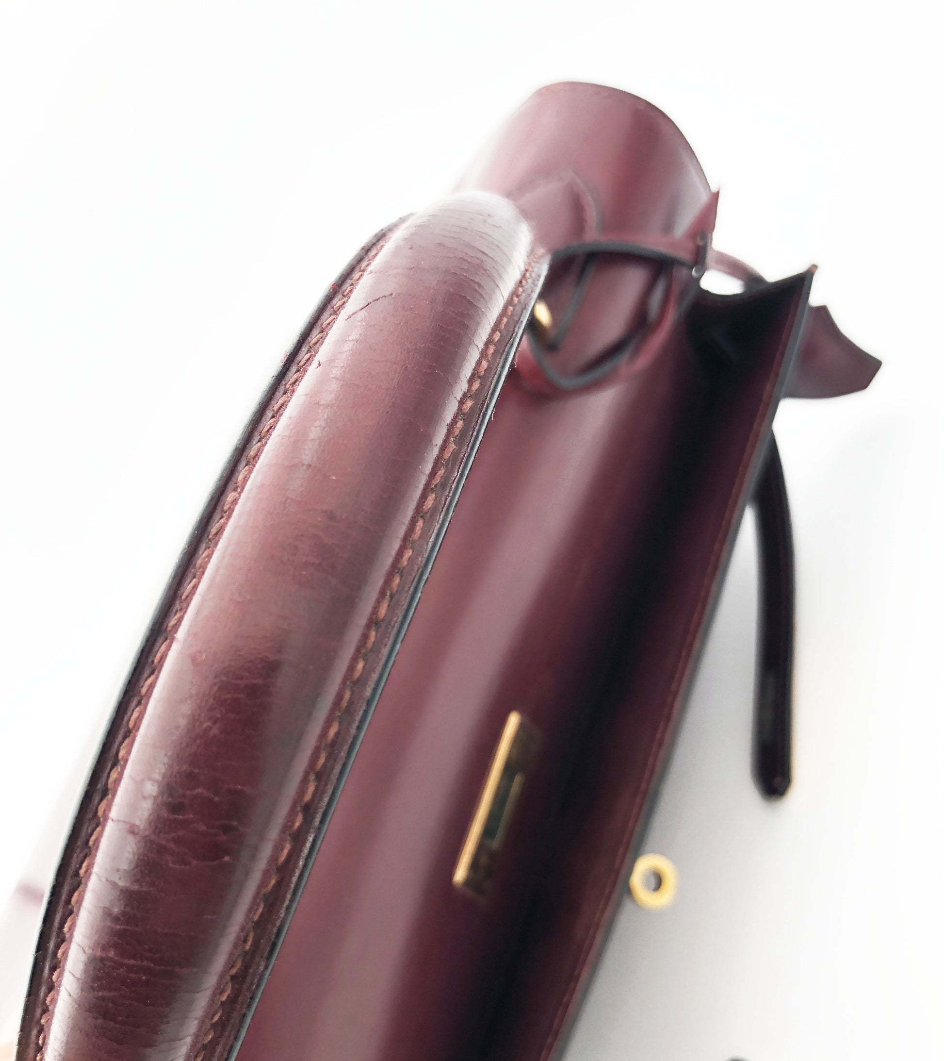 Hermès Sac Kelly 32 en cuir de box bordeaux sellier - Soline