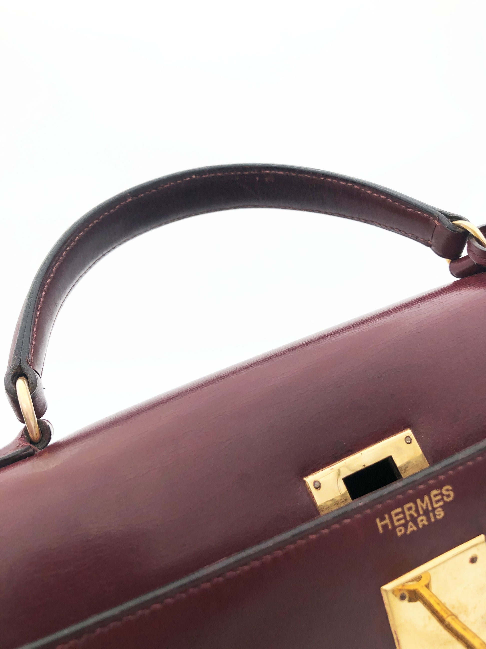 Hermès Sac Kelly 32 en cuir de box bordeaux sellier - Soline
