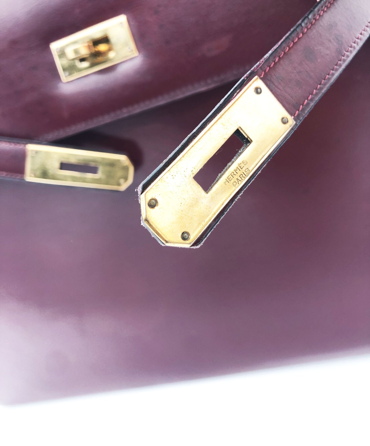 Hermès Sac Kelly 32 en cuir de box bordeaux sellier - Soline