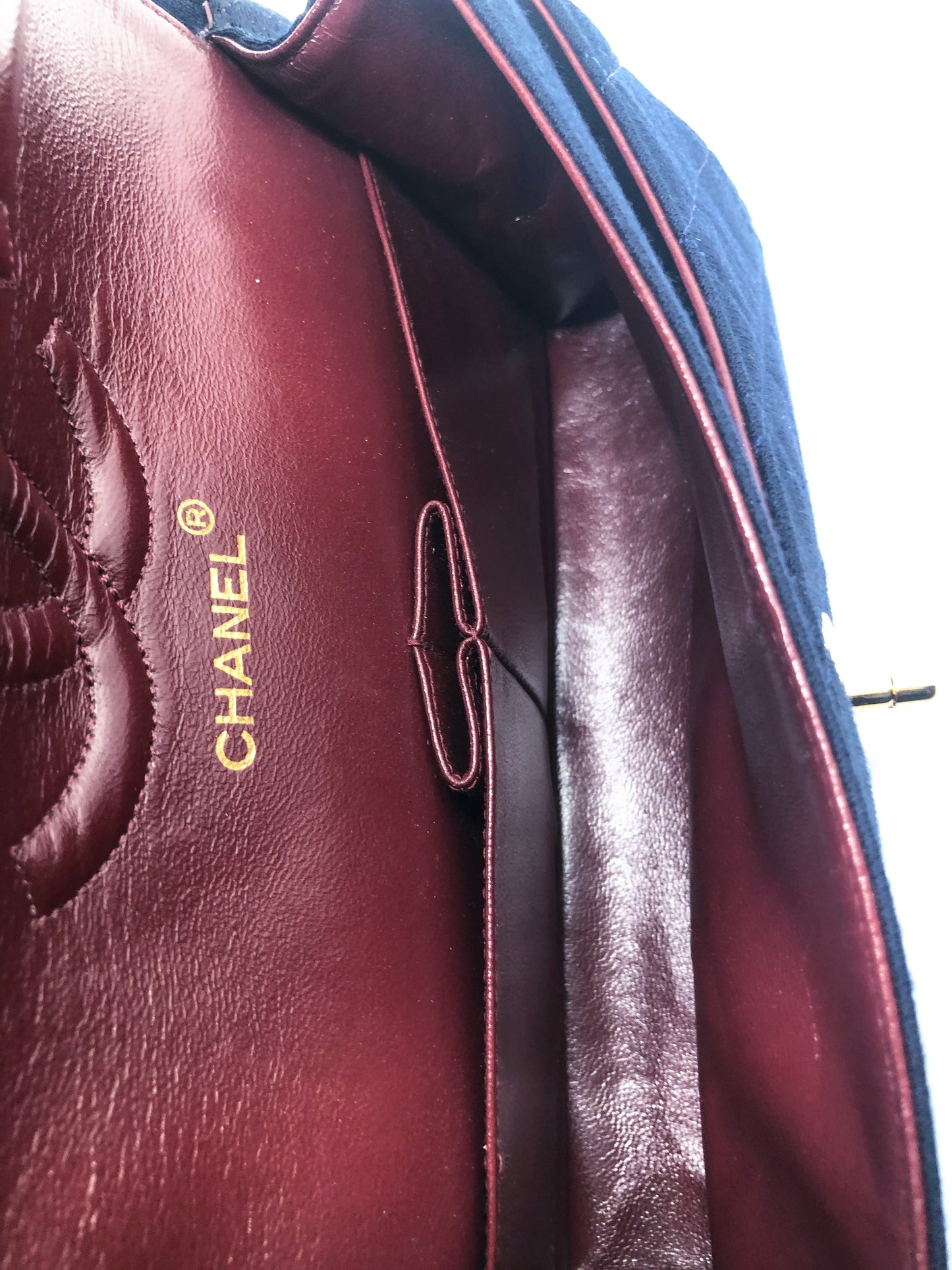 Magnifique Sac à main bandoulière Chanel Timeless en jersey navy - Soline