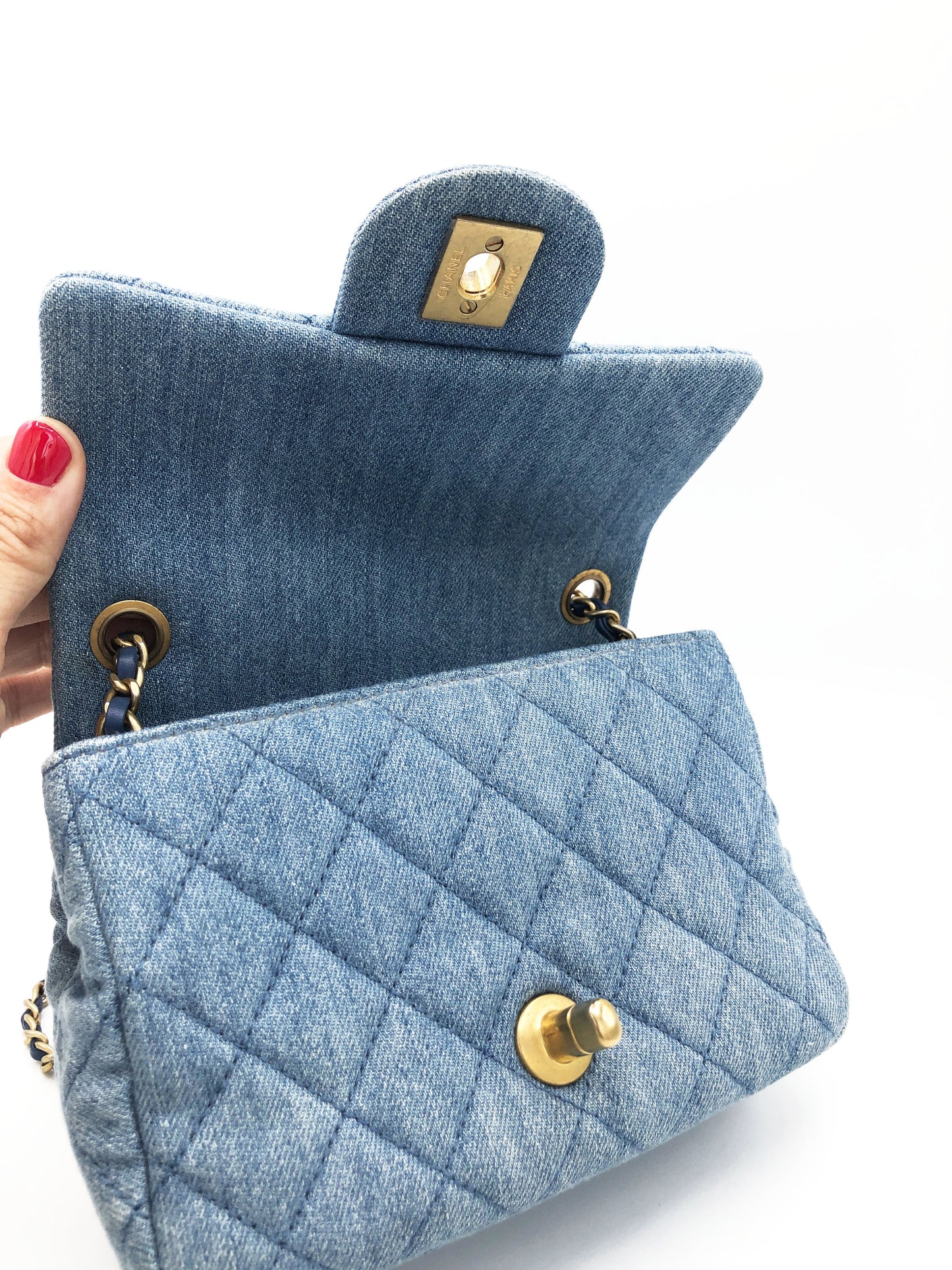 Mini sac Chanel Square Flap Pearl Crush 22C en denim bleu - Soline