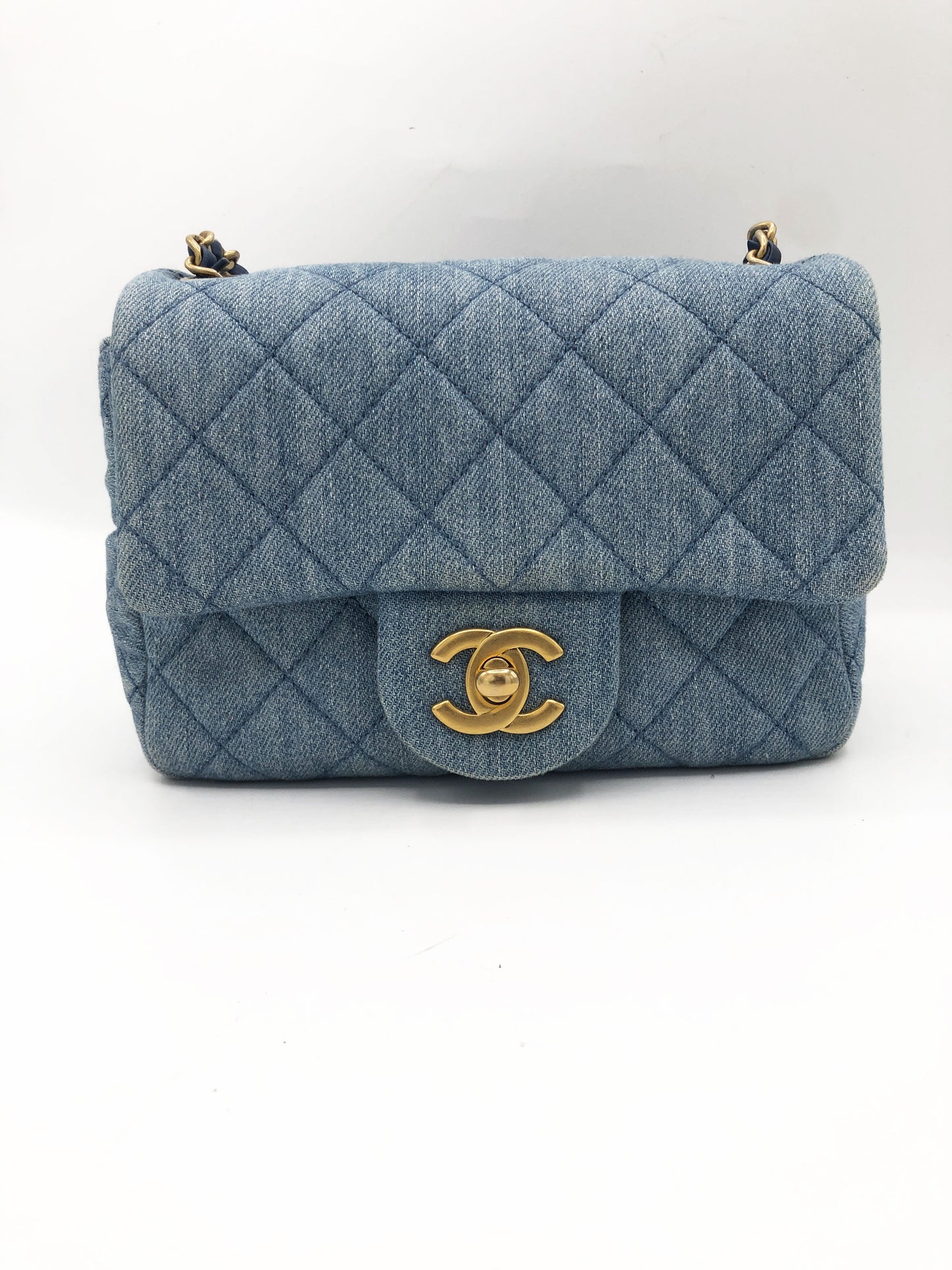 Mini sac Chanel Square Flap Pearl Crush 22C en denim bleu - Soline
