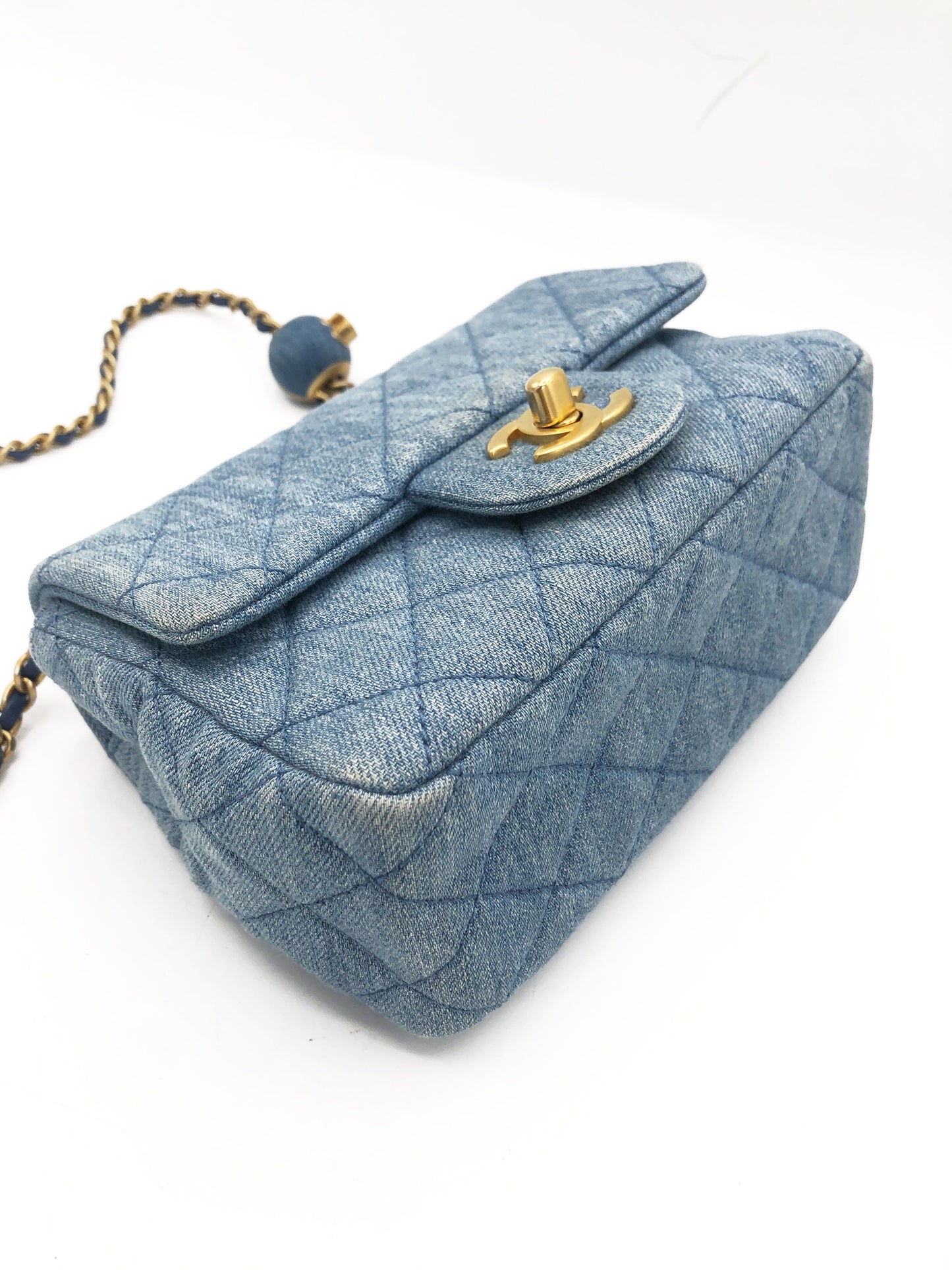 Mini sac Chanel Square Flap Pearl Crush 22C en denim bleu - Soline