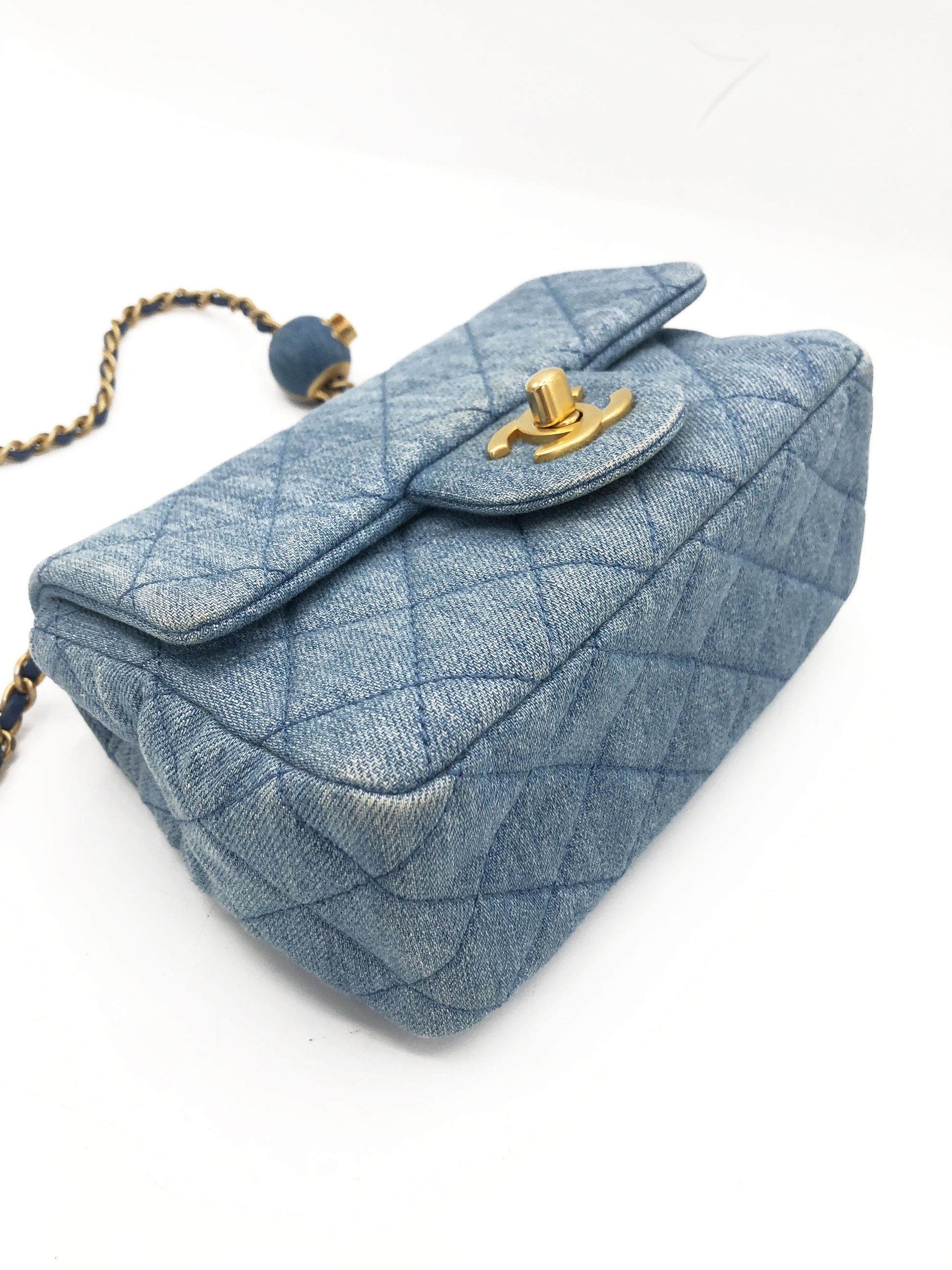 Mini sac Chanel Square Flap Pearl Crush 22C en denim bleu - Soline