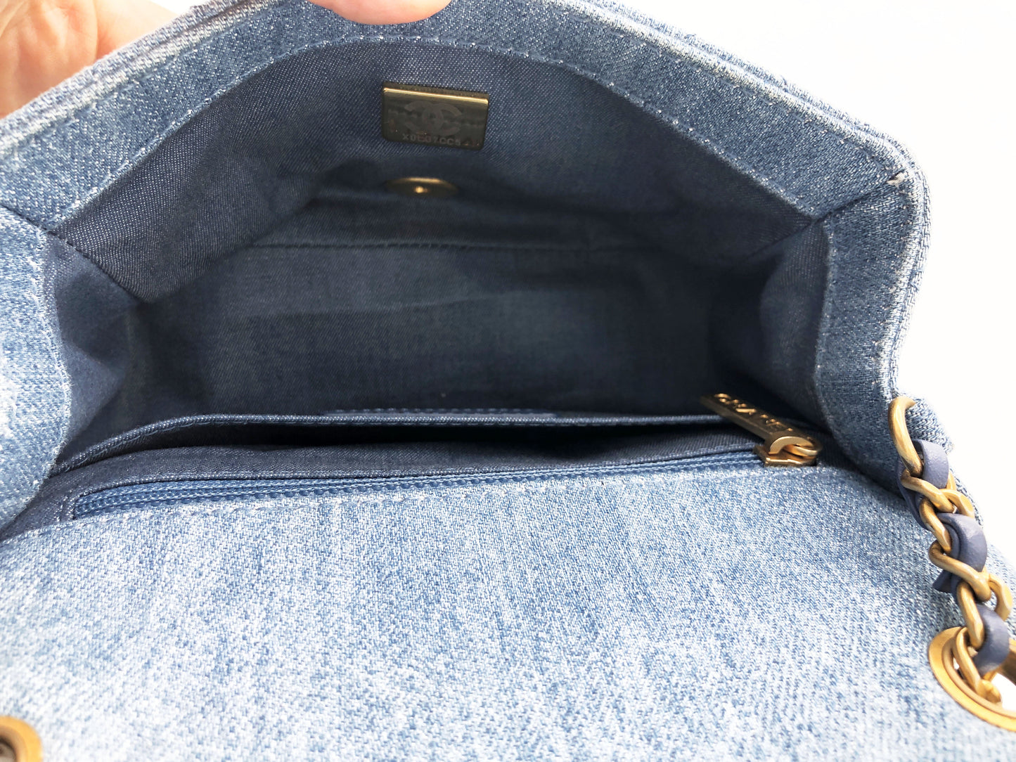 Mini sac Chanel Square Flap Pearl Crush 22C en denim bleu - Soline