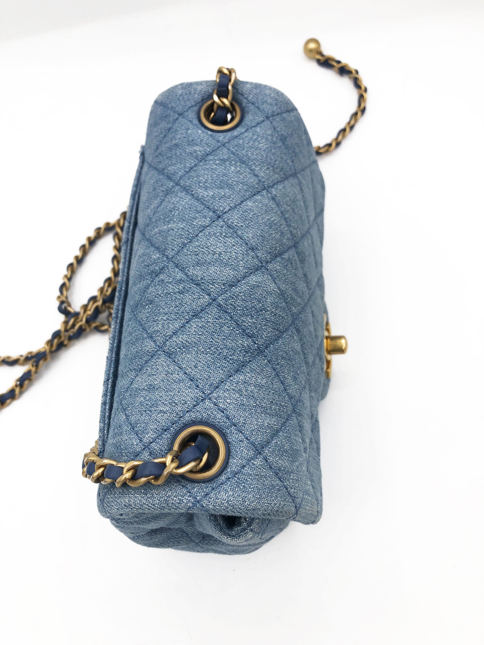 Mini sac Chanel Square Flap Pearl Crush 22C en denim bleu - Soline