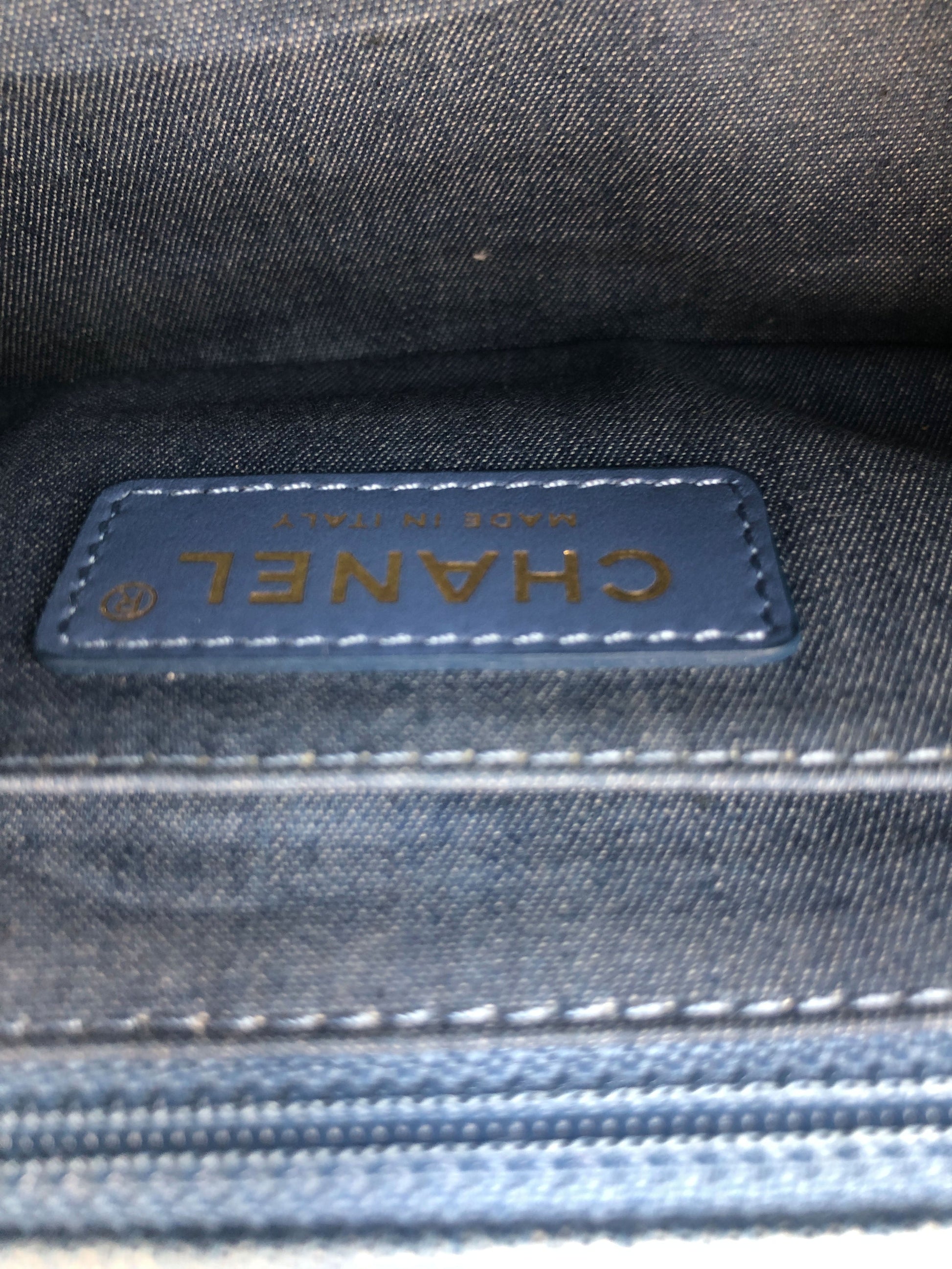 Mini sac Chanel Square Flap Pearl Crush 22C en denim bleu - Soline