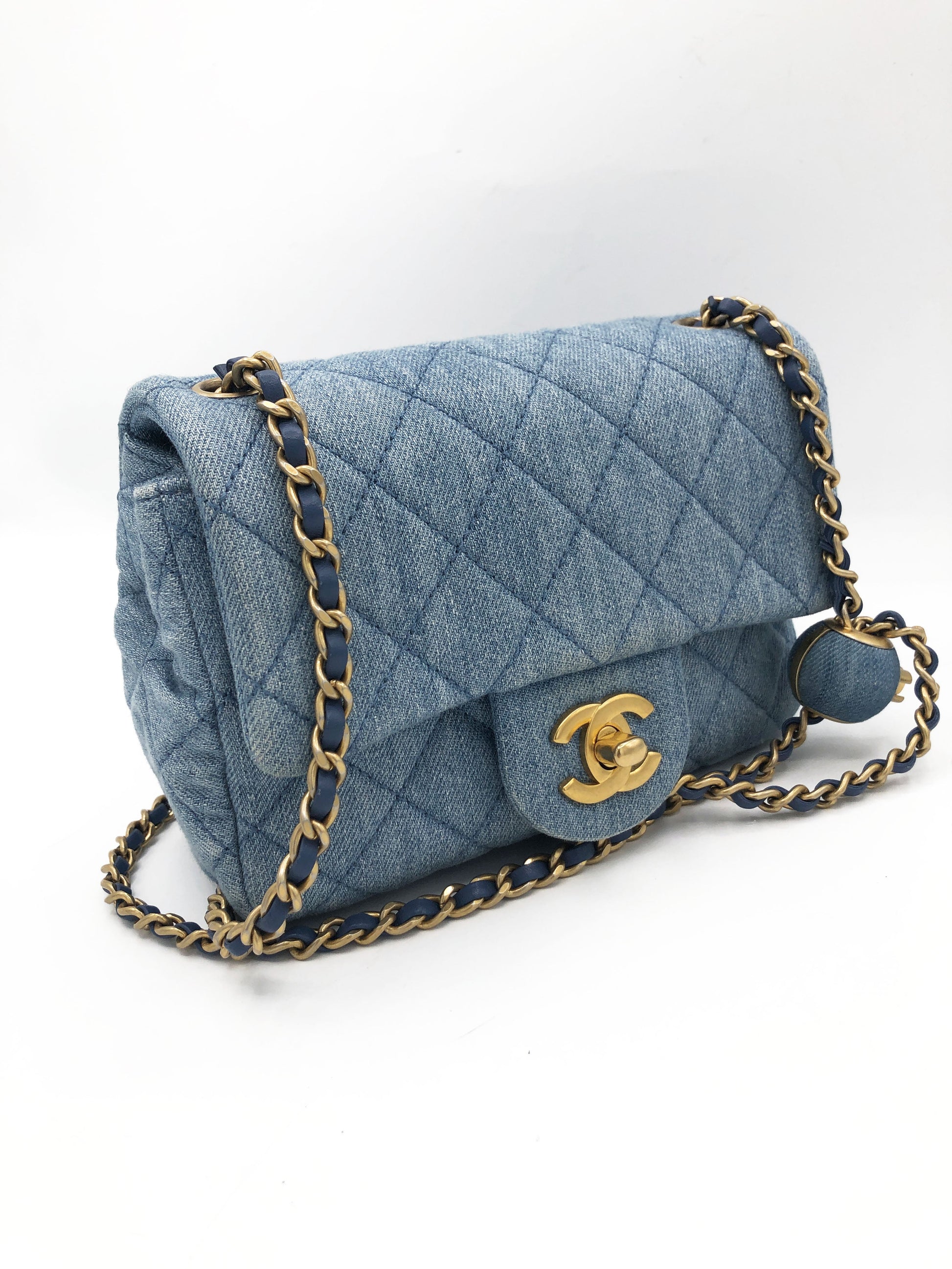 Mini sac Chanel Square Flap Pearl Crush 22C en denim bleu - Soline