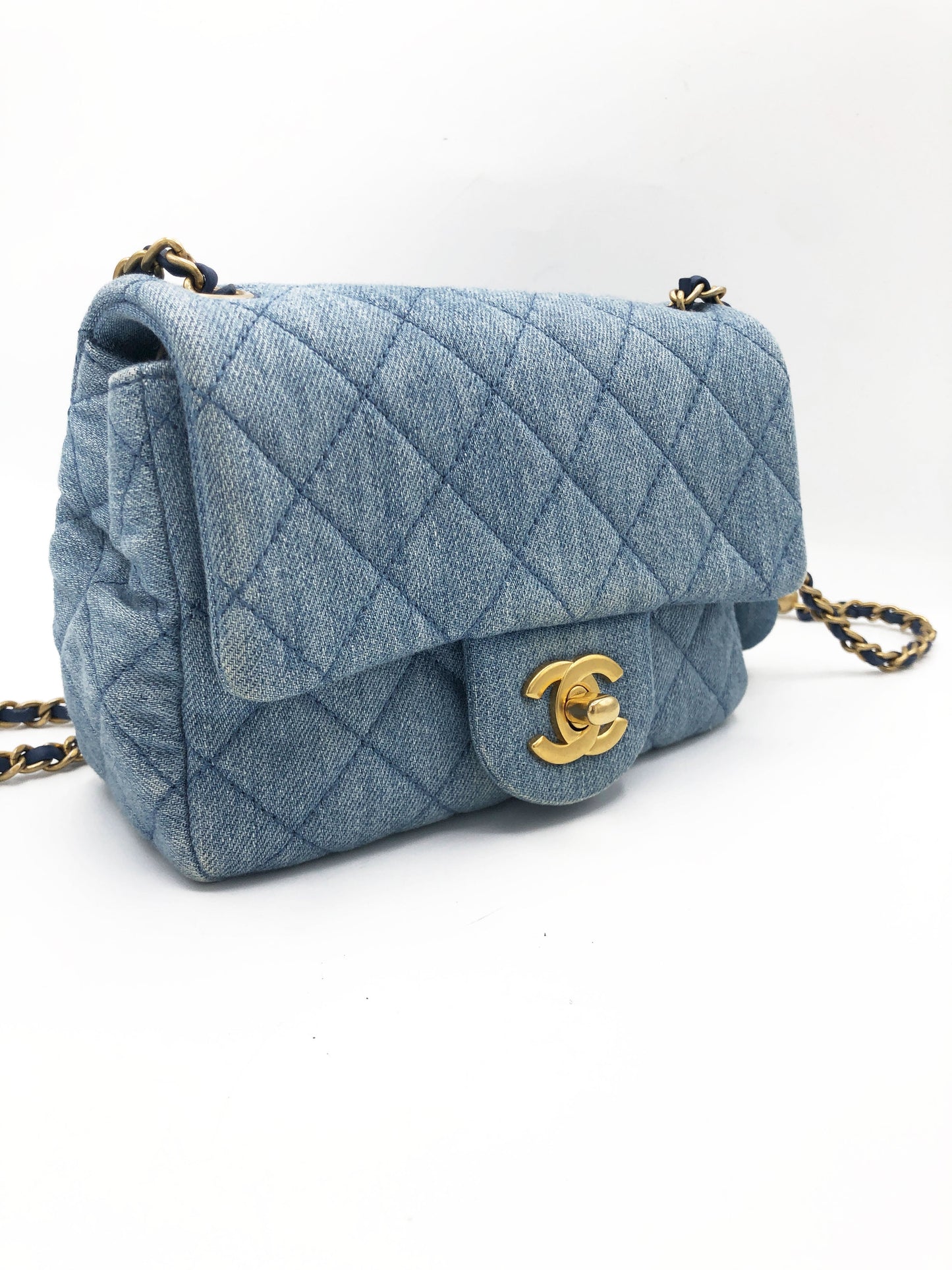 Mini sac Chanel Square Flap Pearl Crush 22C en denim bleu - Soline