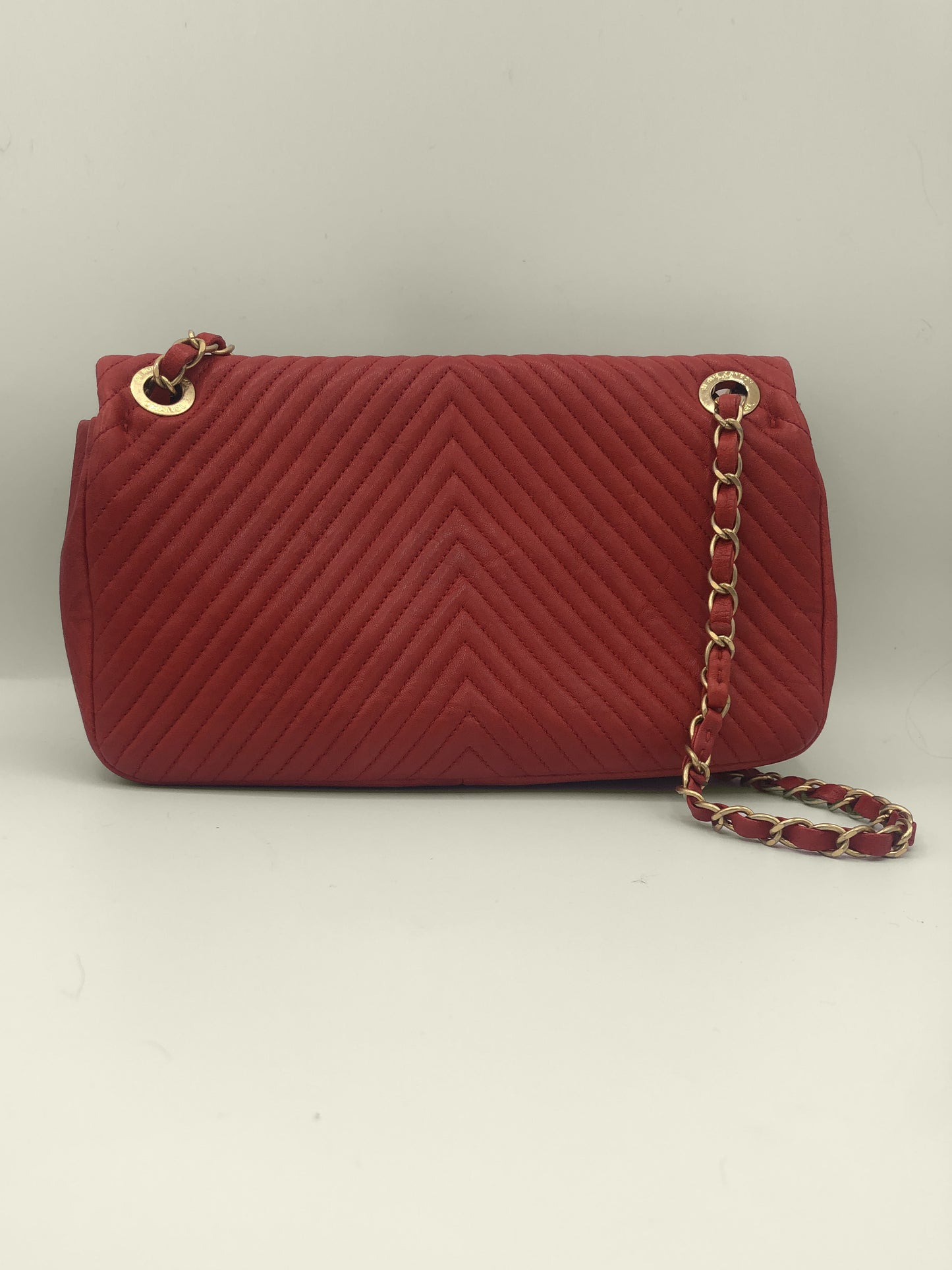 Superbe Sac Chanel Classique  27 cm en cuir et motif Chevron Rouge