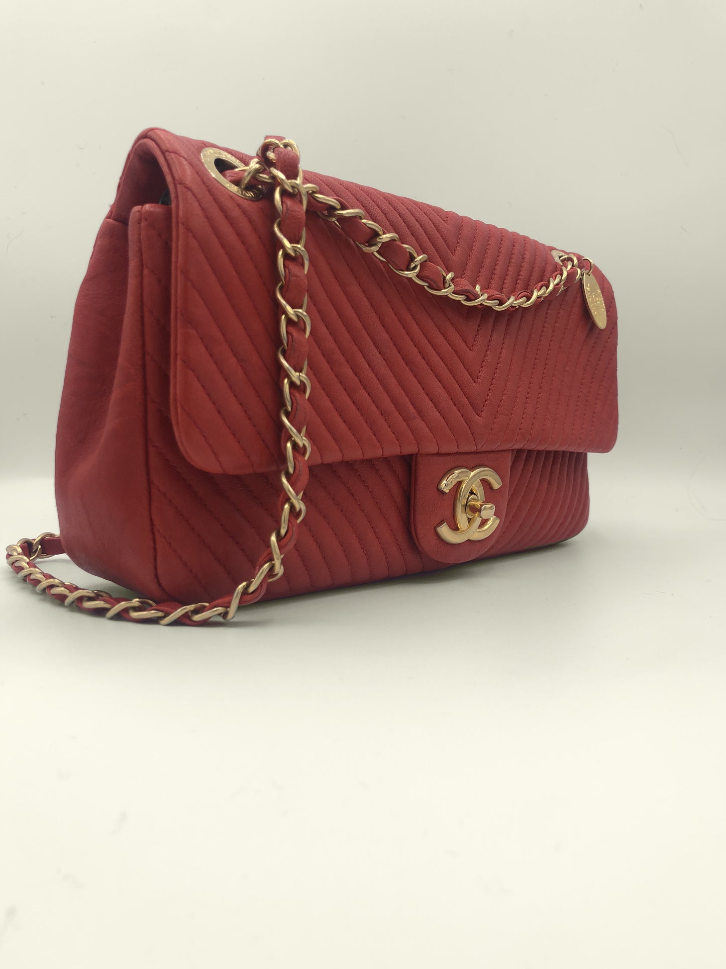 Superbe Sac Chanel Classique  27 cm en cuir et motif Chevron Rouge