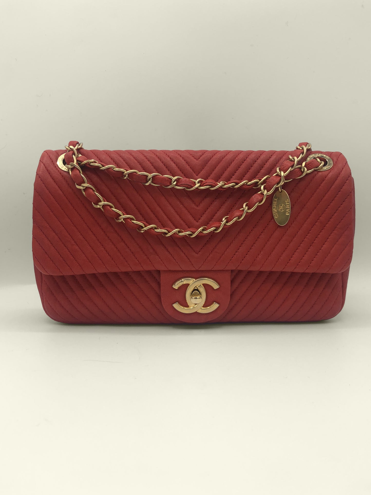 Superbe Sac Chanel Classique  27 cm en cuir et motif Chevron Rouge