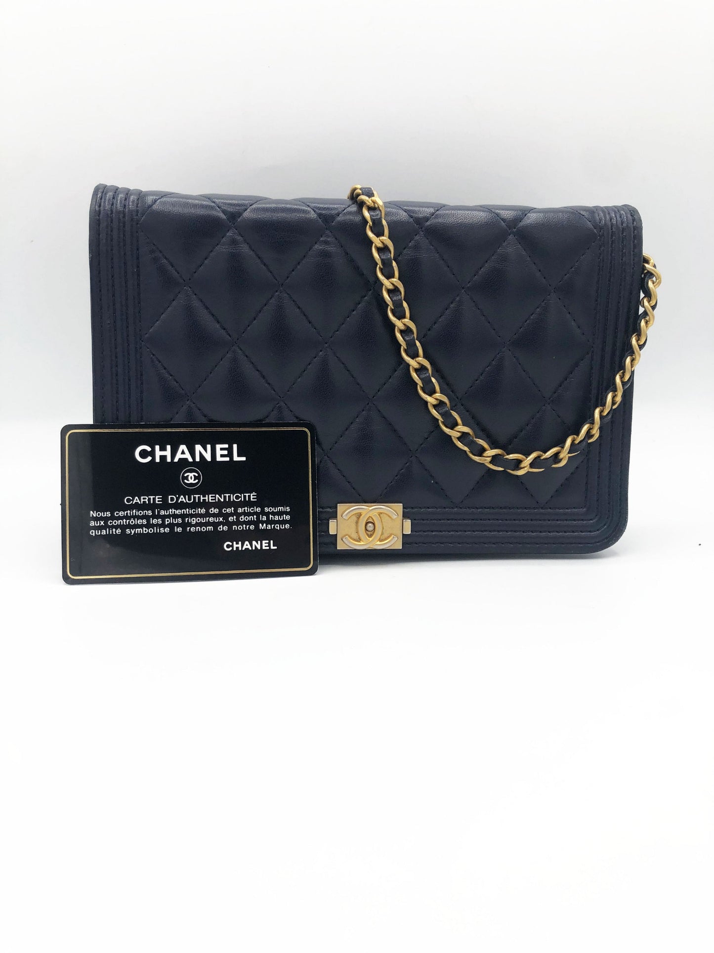 Pochette CHANEL Wallet On Chain (WOC) Boy cuir bleu - Soline