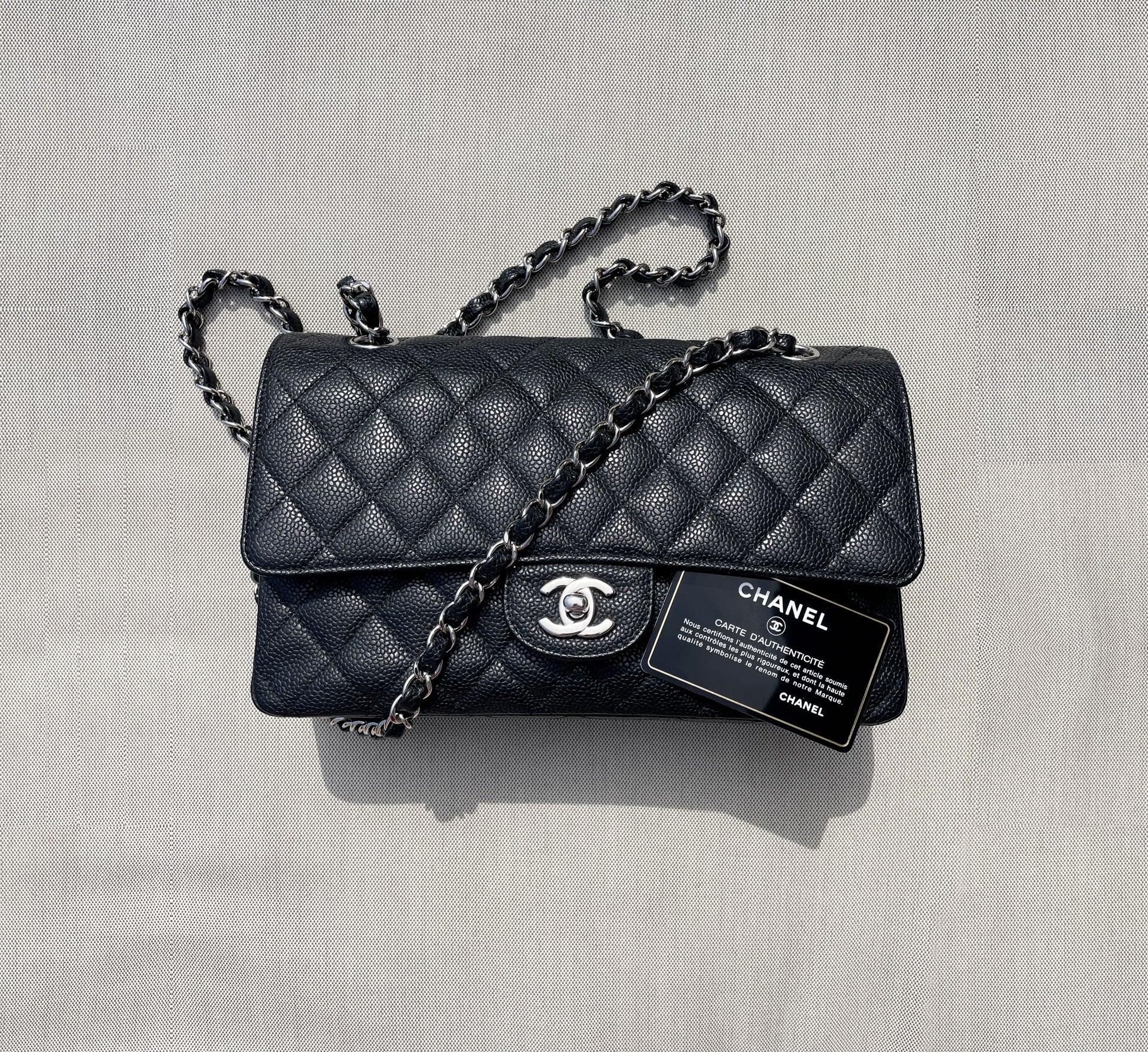 Sac Chanel Classique en cuir caviar noir & métal argenté - Soline