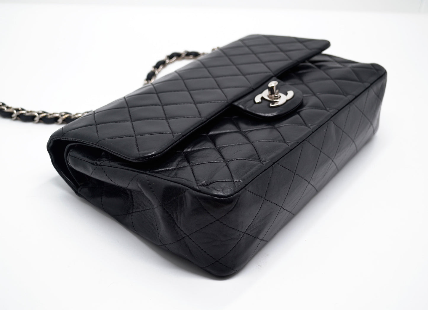 Sac à main Classique en cuir d'agneau noir et métal argenté. - Soline