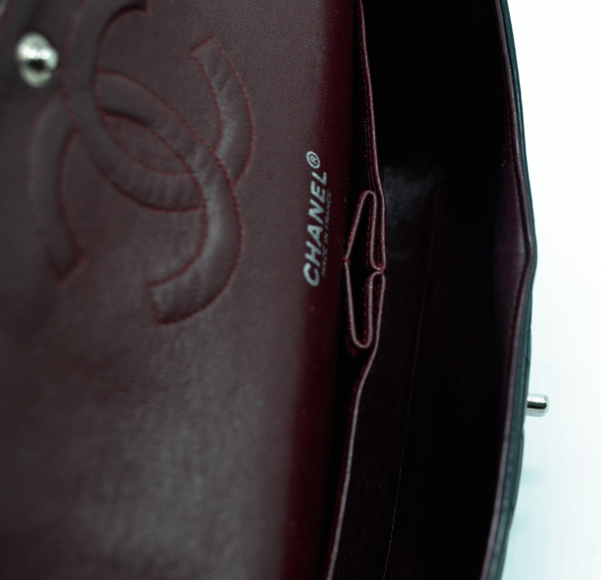 Sac à main Classique en cuir d'agneau noir et métal argenté. - Soline