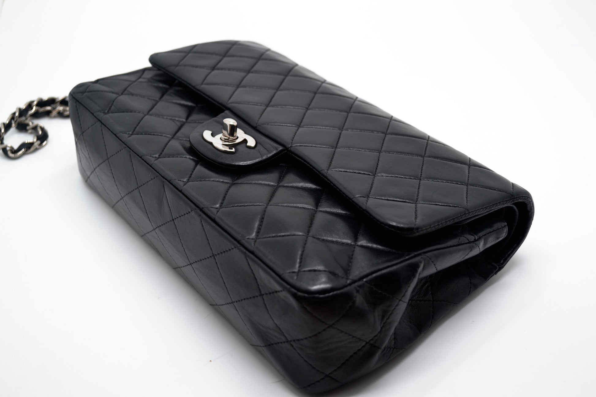 Sac à main Classique en cuir d'agneau noir et métal argenté. - Soline
