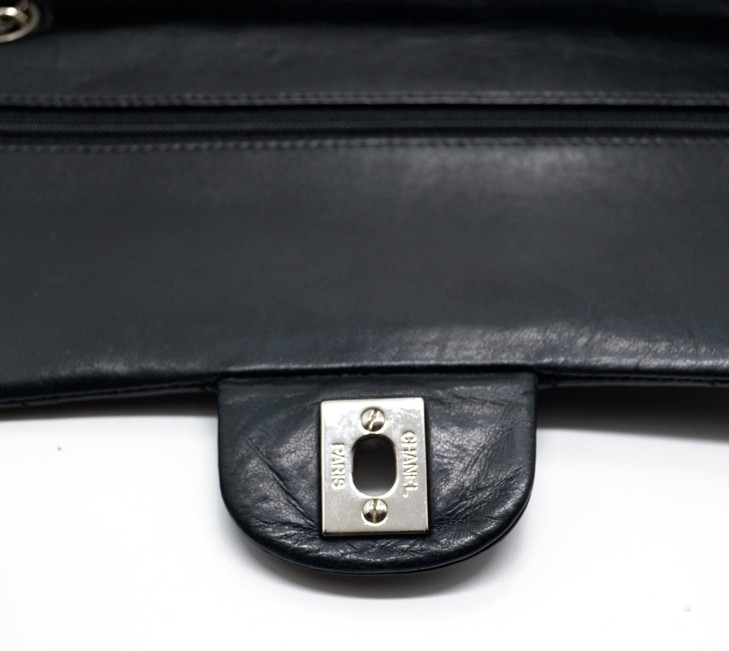 Sac à main Classique en cuir d'agneau noir et métal argenté. - Soline