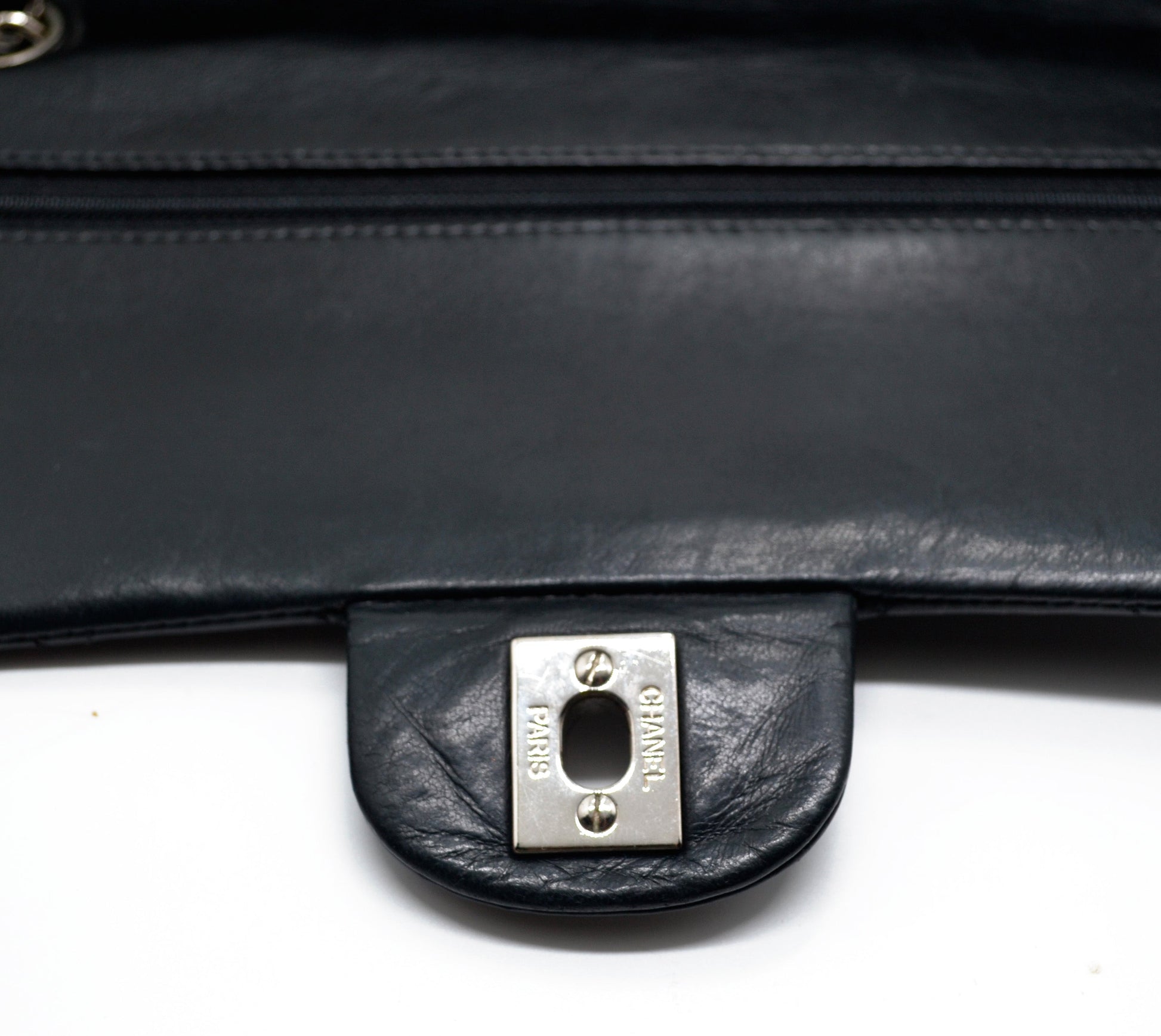 Sac à main Classique en cuir d'agneau noir et métal argenté. - Soline