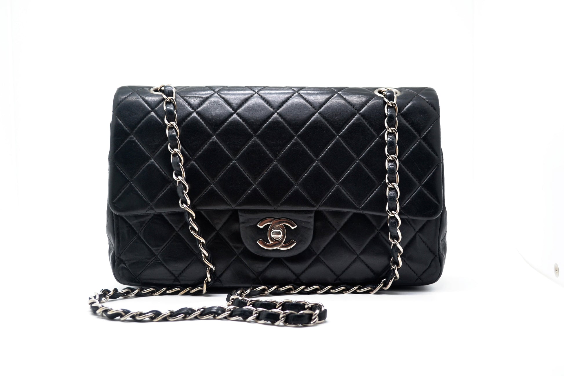 Sac à main Classique en cuir d'agneau noir et métal argenté. - Soline