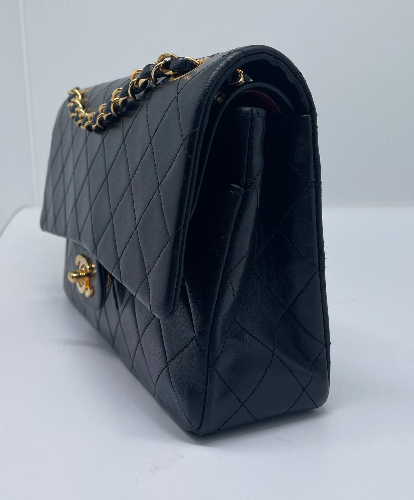 Sac à main Classique en cuir d'agneau noir et métal doré - Soline